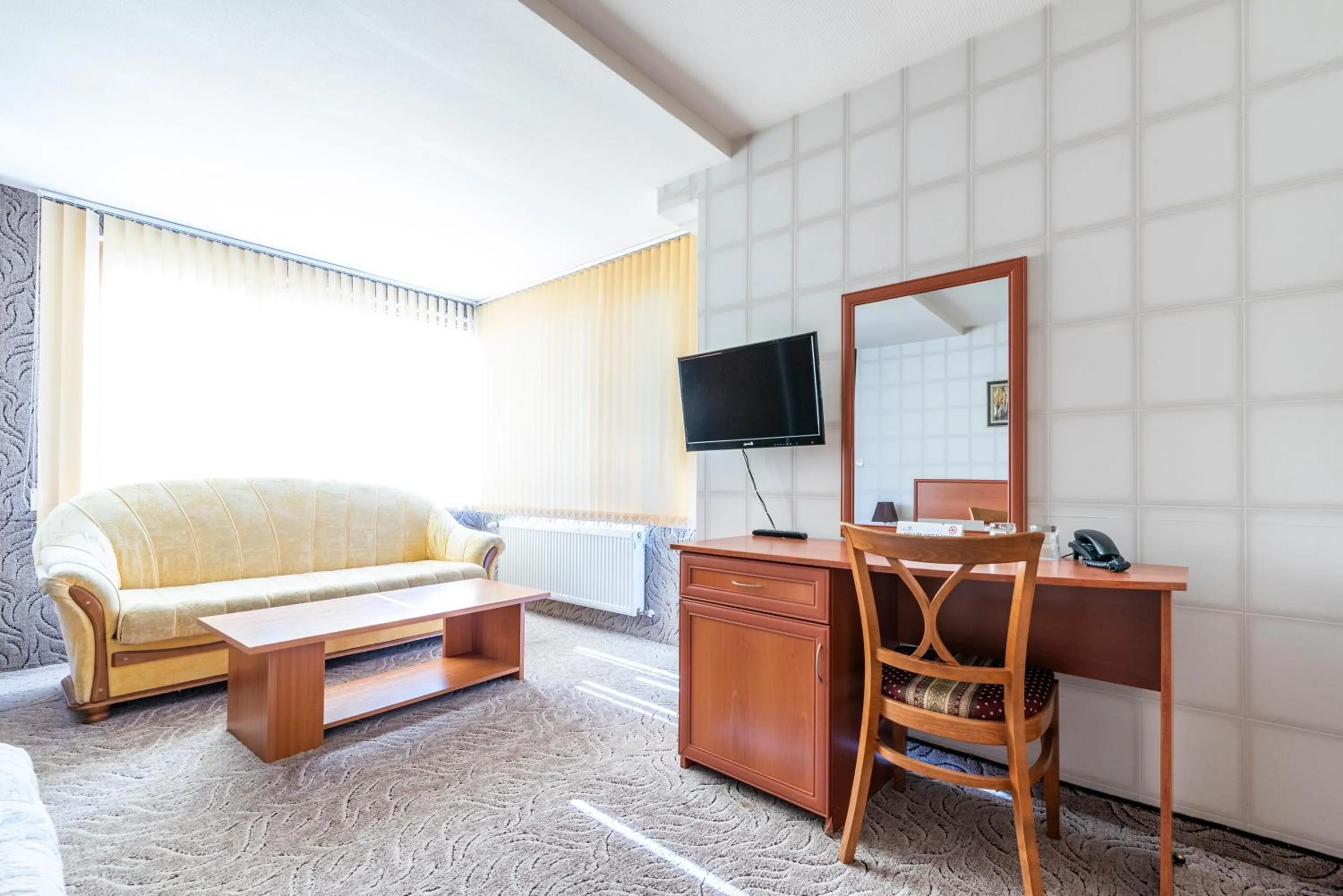 Семеен хотел Кристал