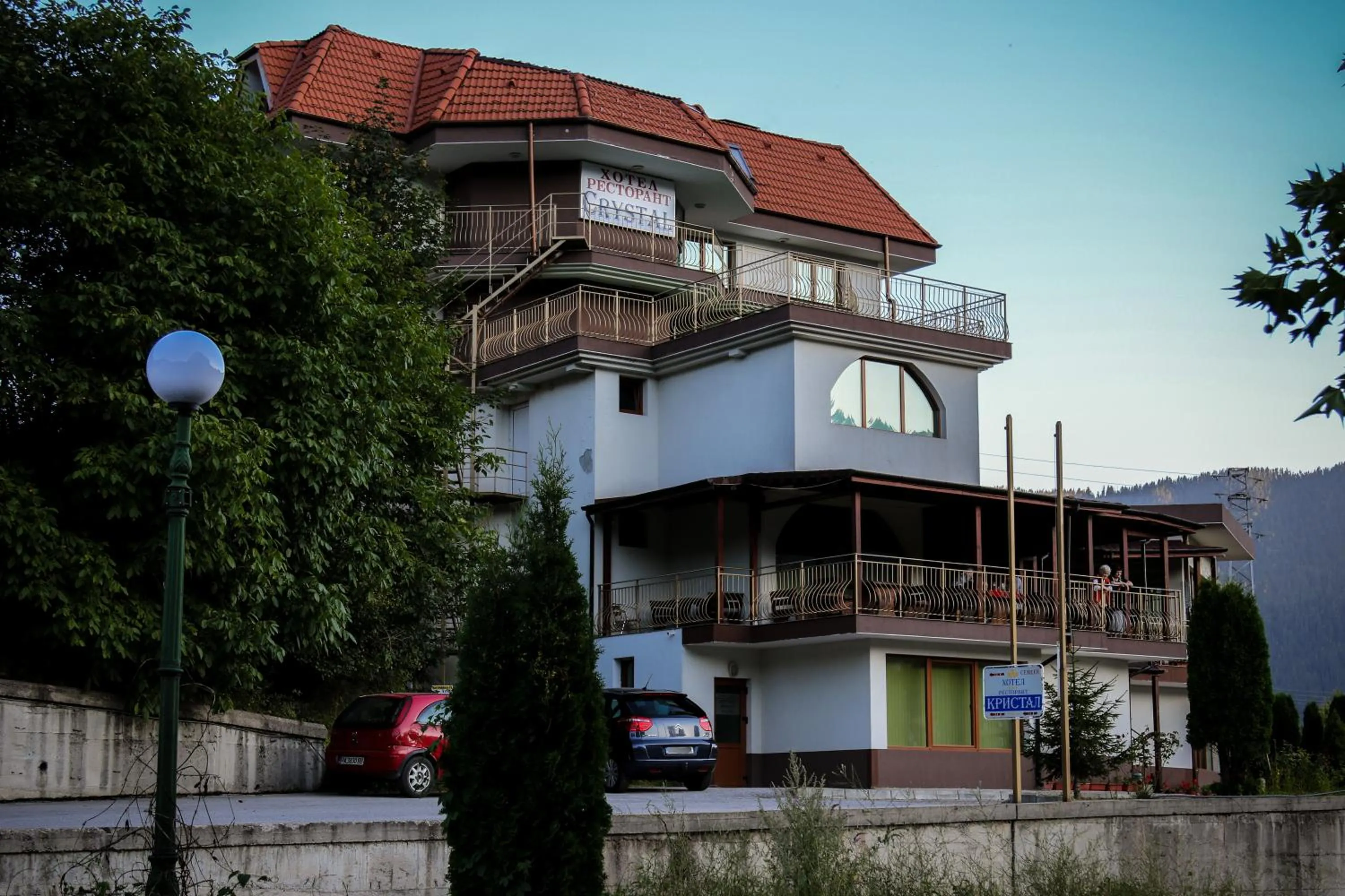 Семеен хотел Кристал