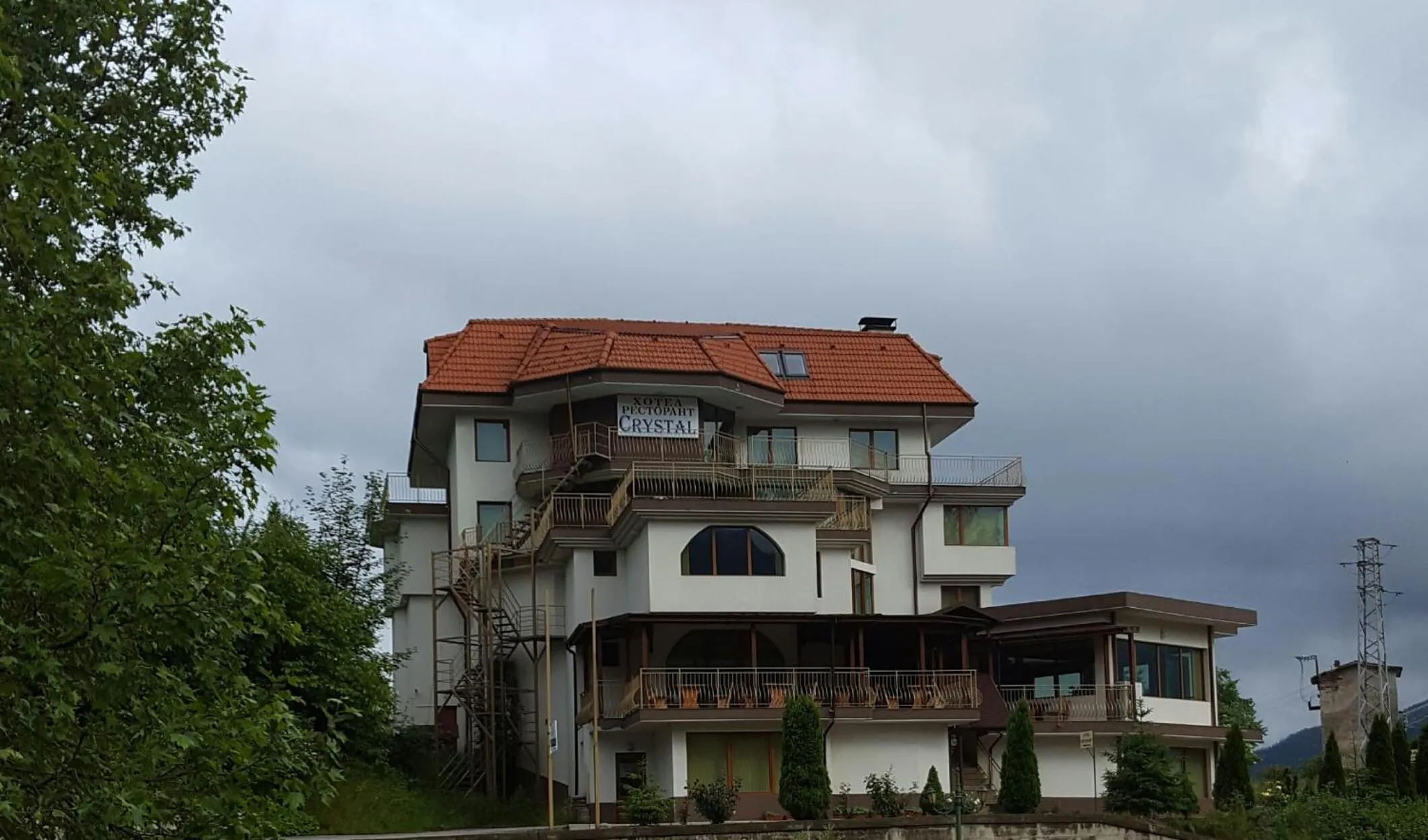 Spring in Семеен хотел Кристал