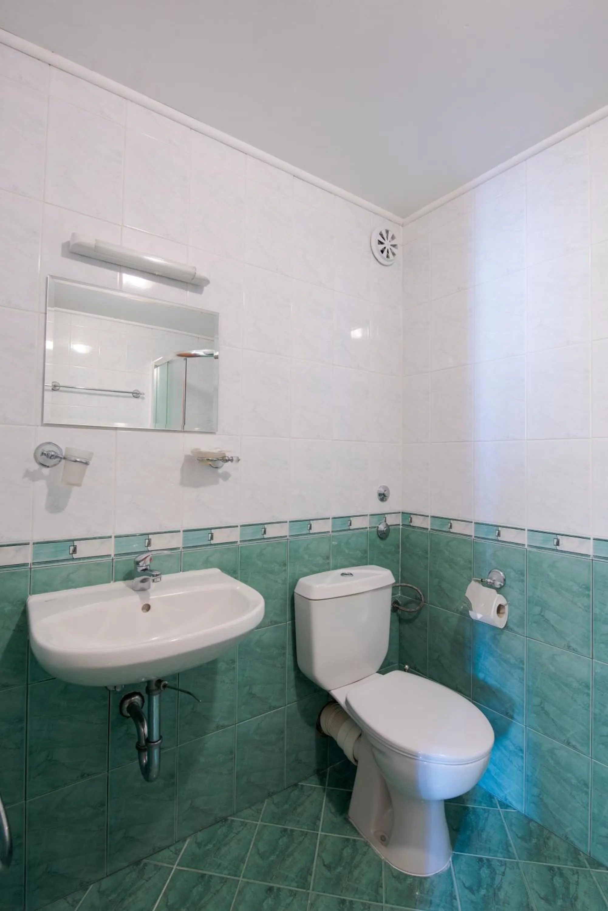 Семеен хотел Кристал