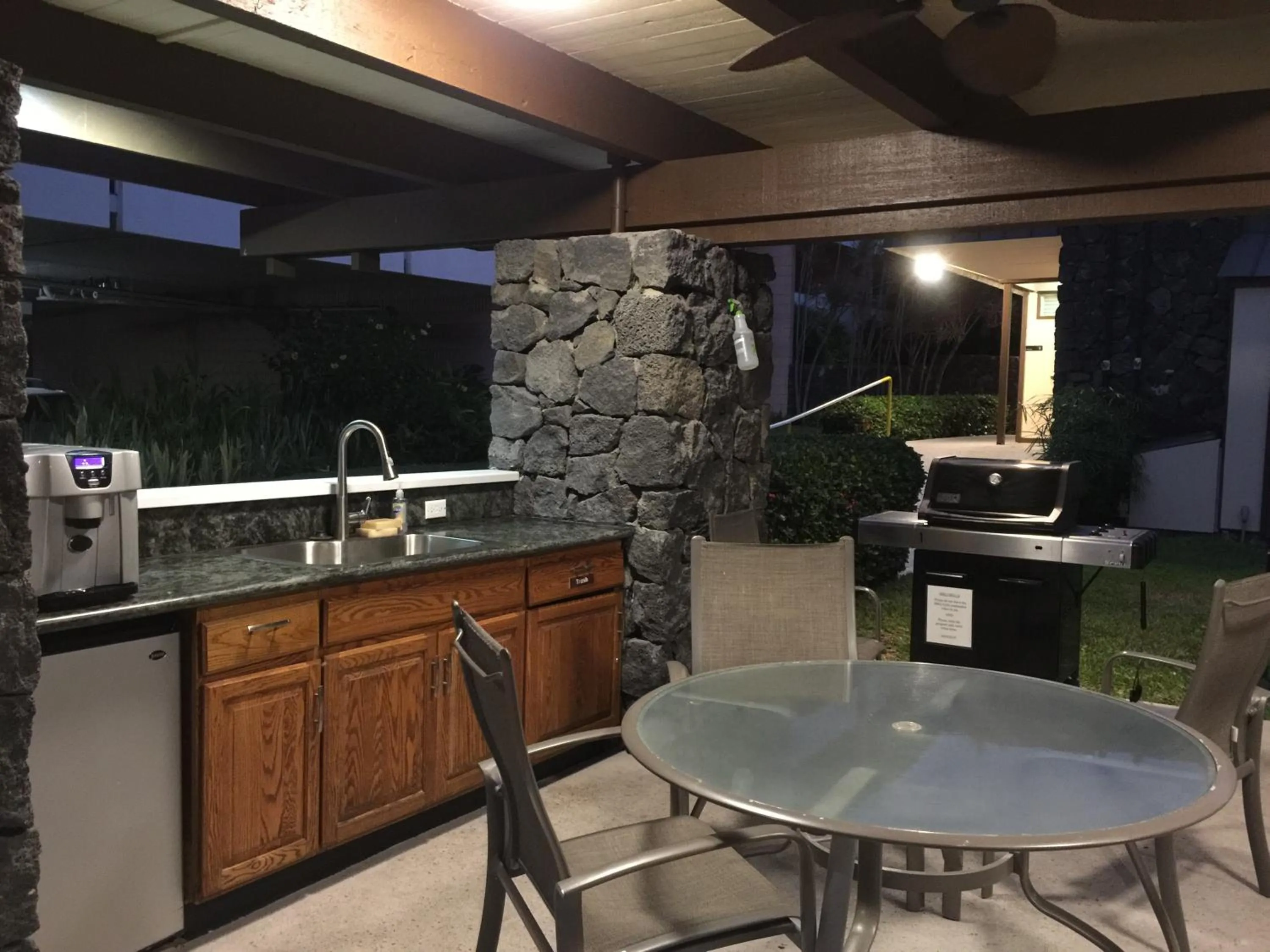 BBQ facilities in Kona Magic Honu Room