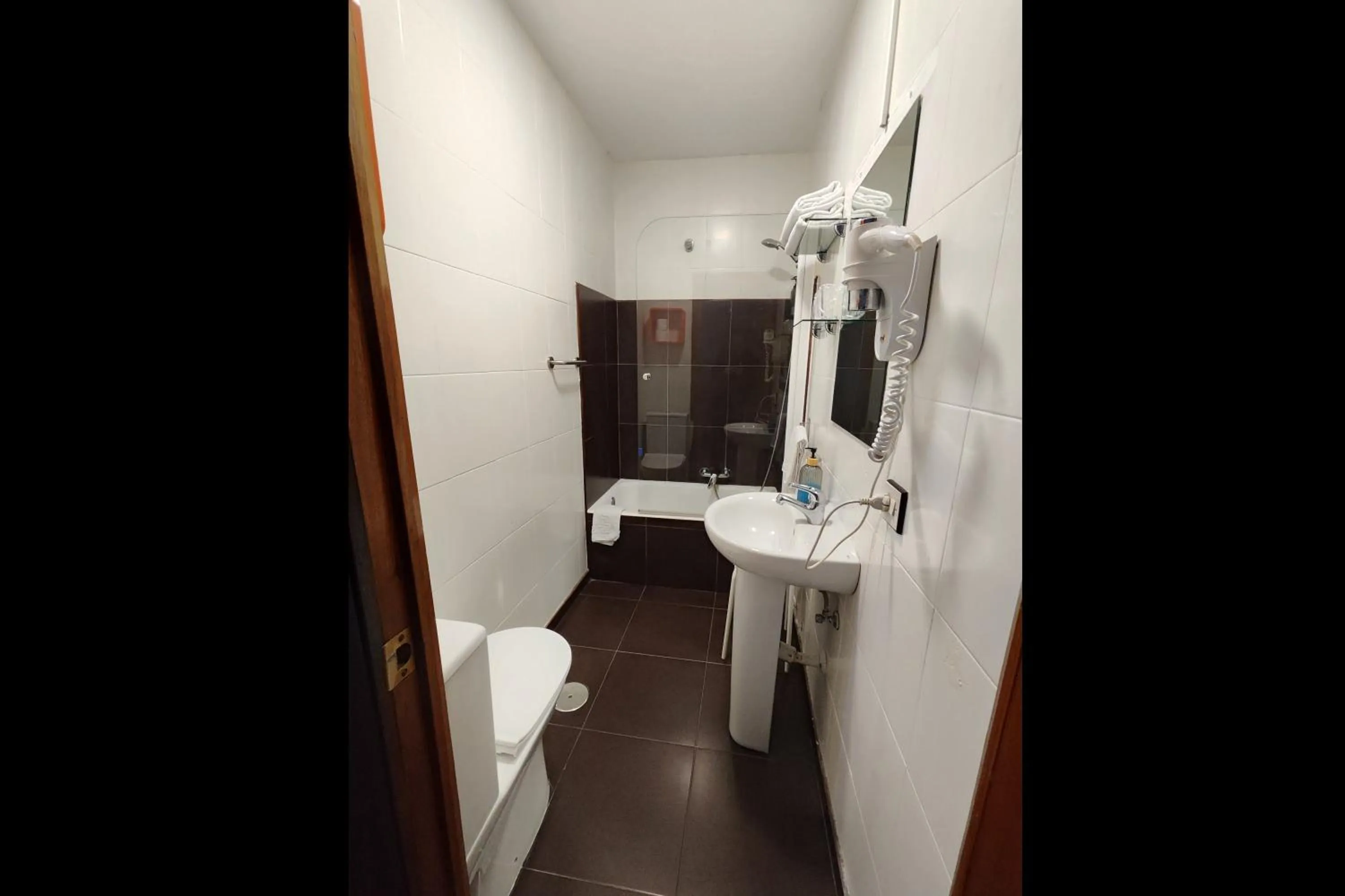 Bathroom in Hostal Cervantes