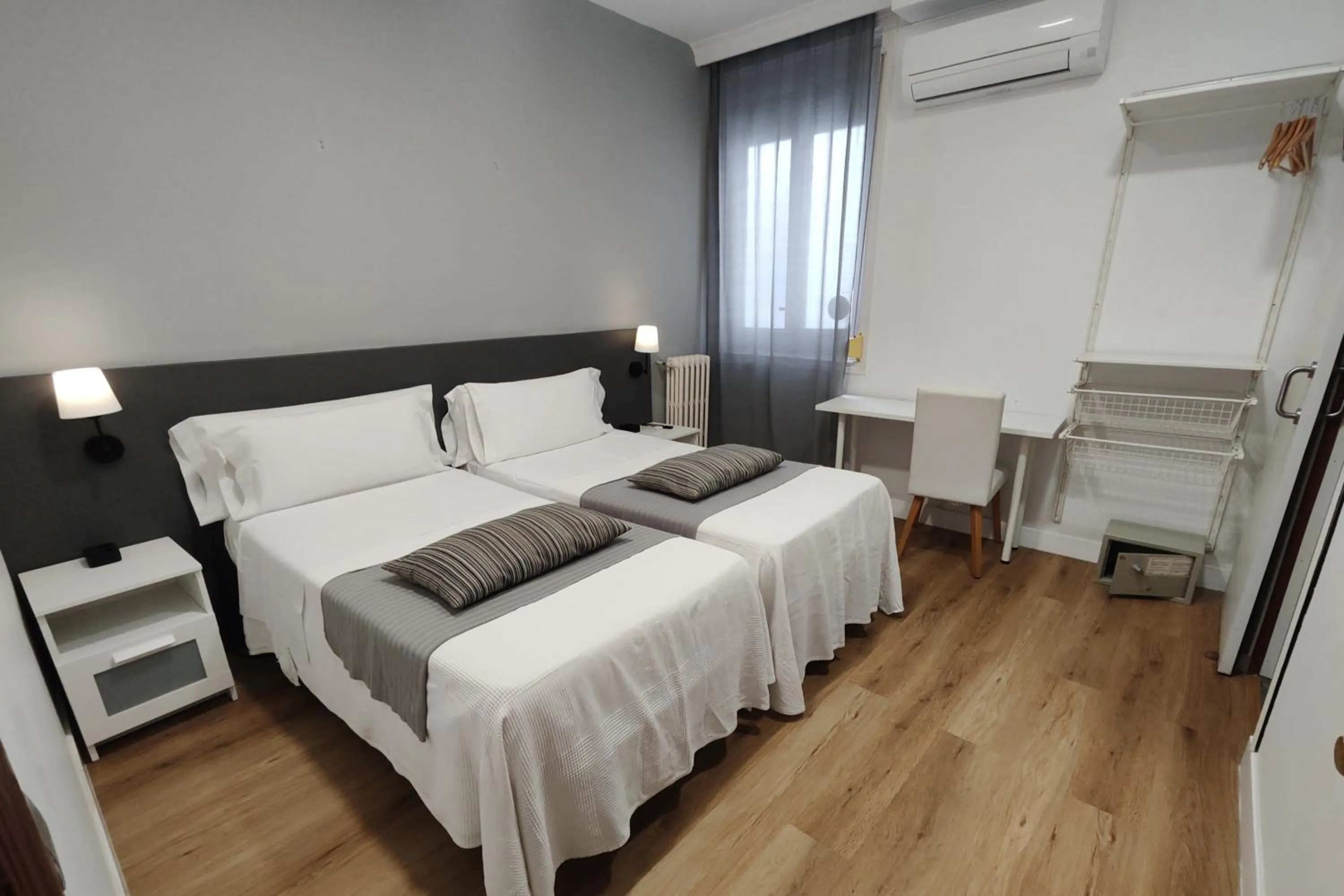 Photo of the whole room, Bed in Hostal Cervantes