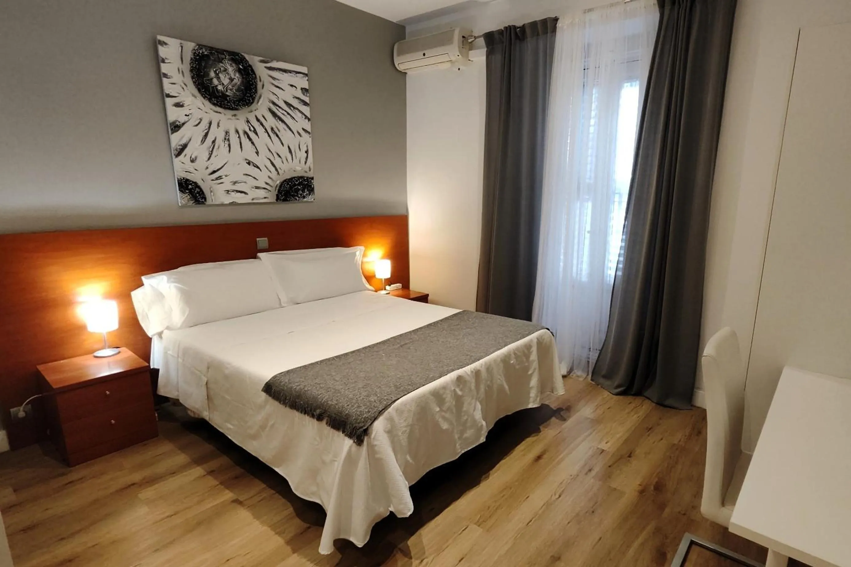 Photo of the whole room, Bed in Hostal Cervantes