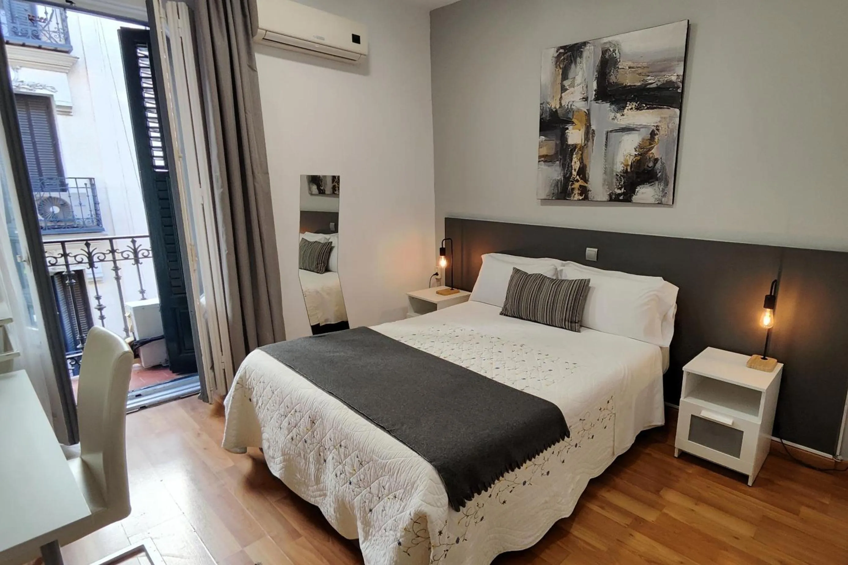 Photo of the whole room, Bed in Hostal Cervantes