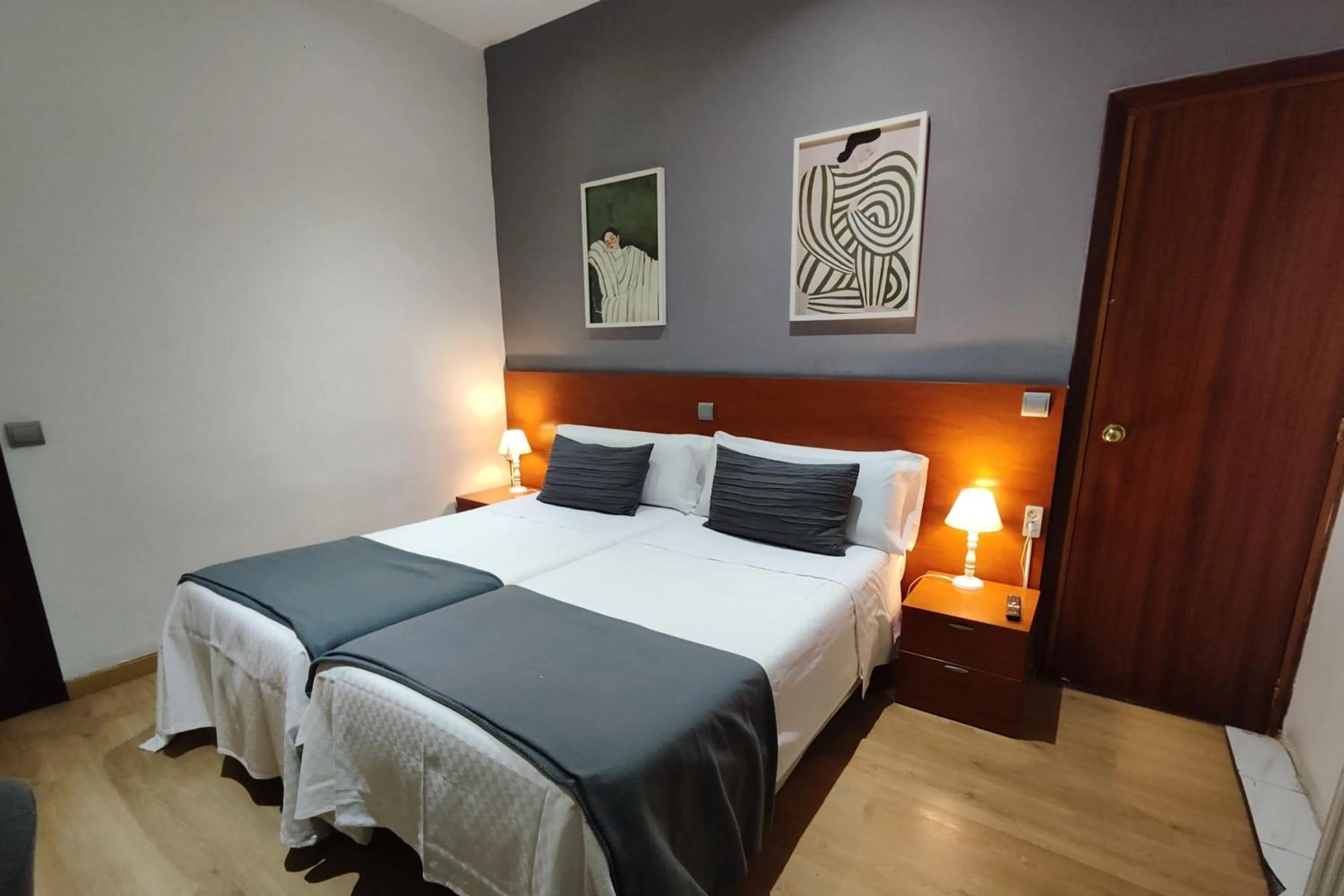 Photo of the whole room, Bed in Hostal Cervantes