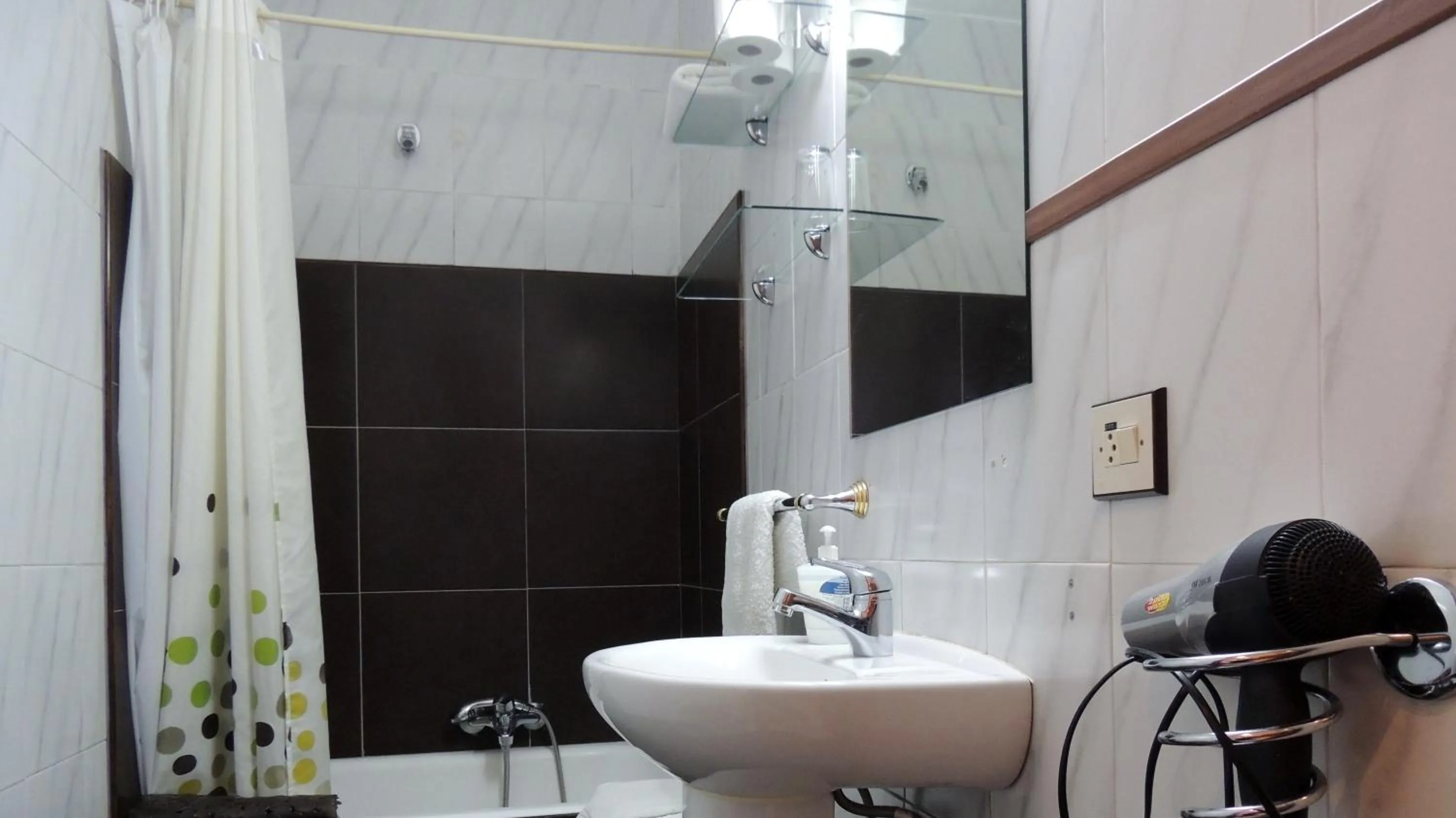 Bathroom in Hostal Cervantes