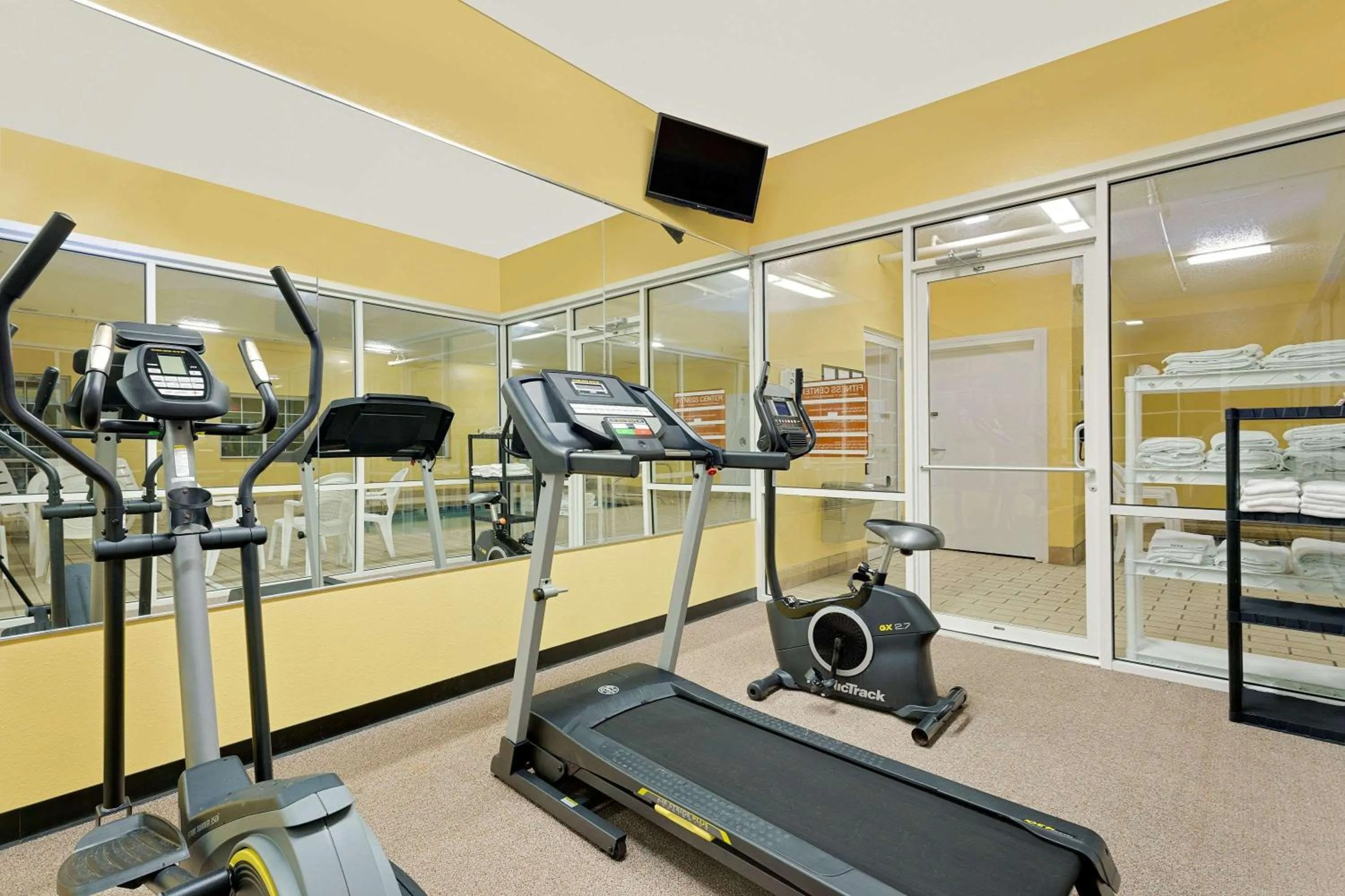 Fitness centre/facilities in Microtel Inn & Suites by Wyndham Princeton