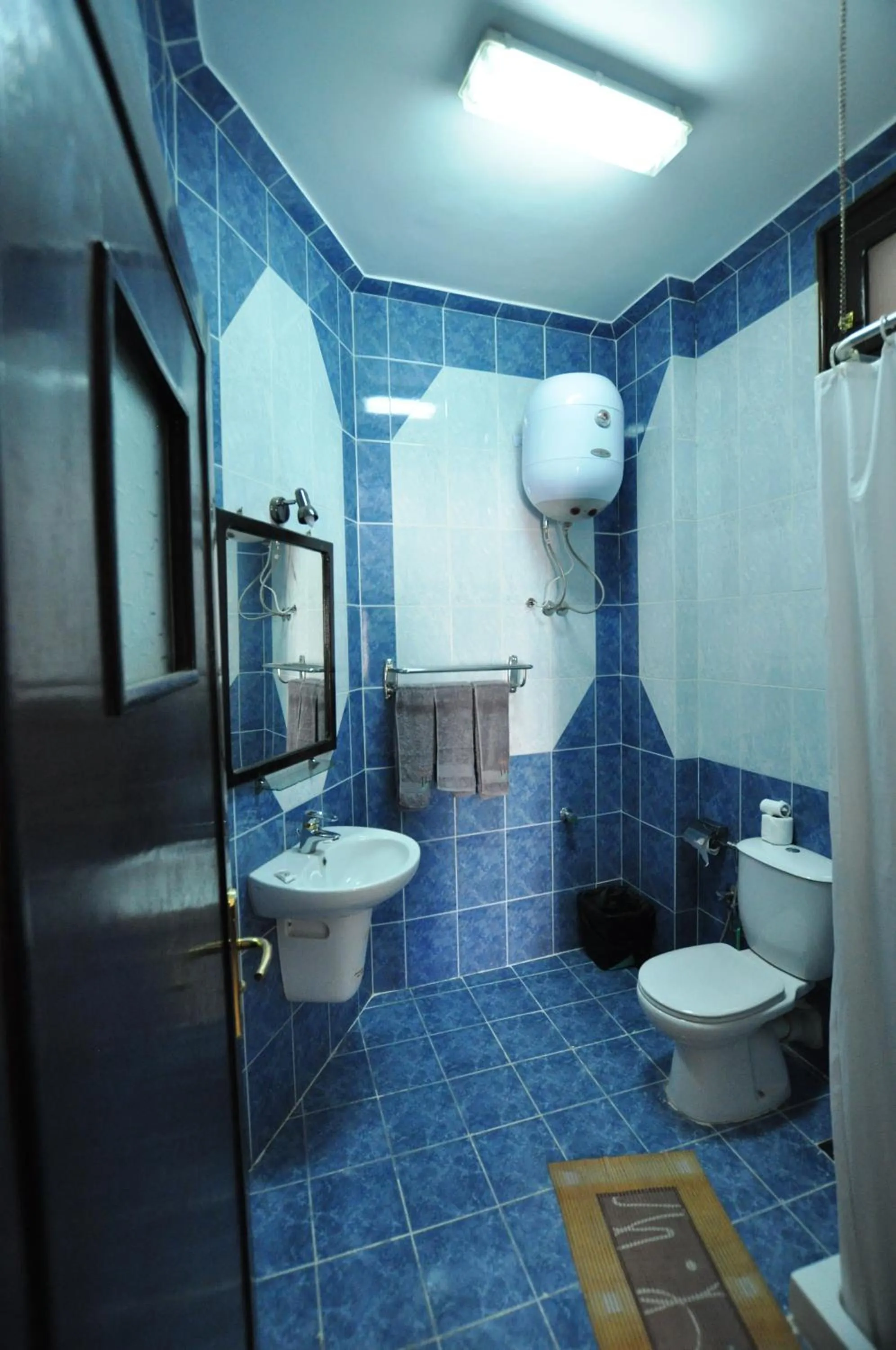 Bathroom in El Nakhil Hotel