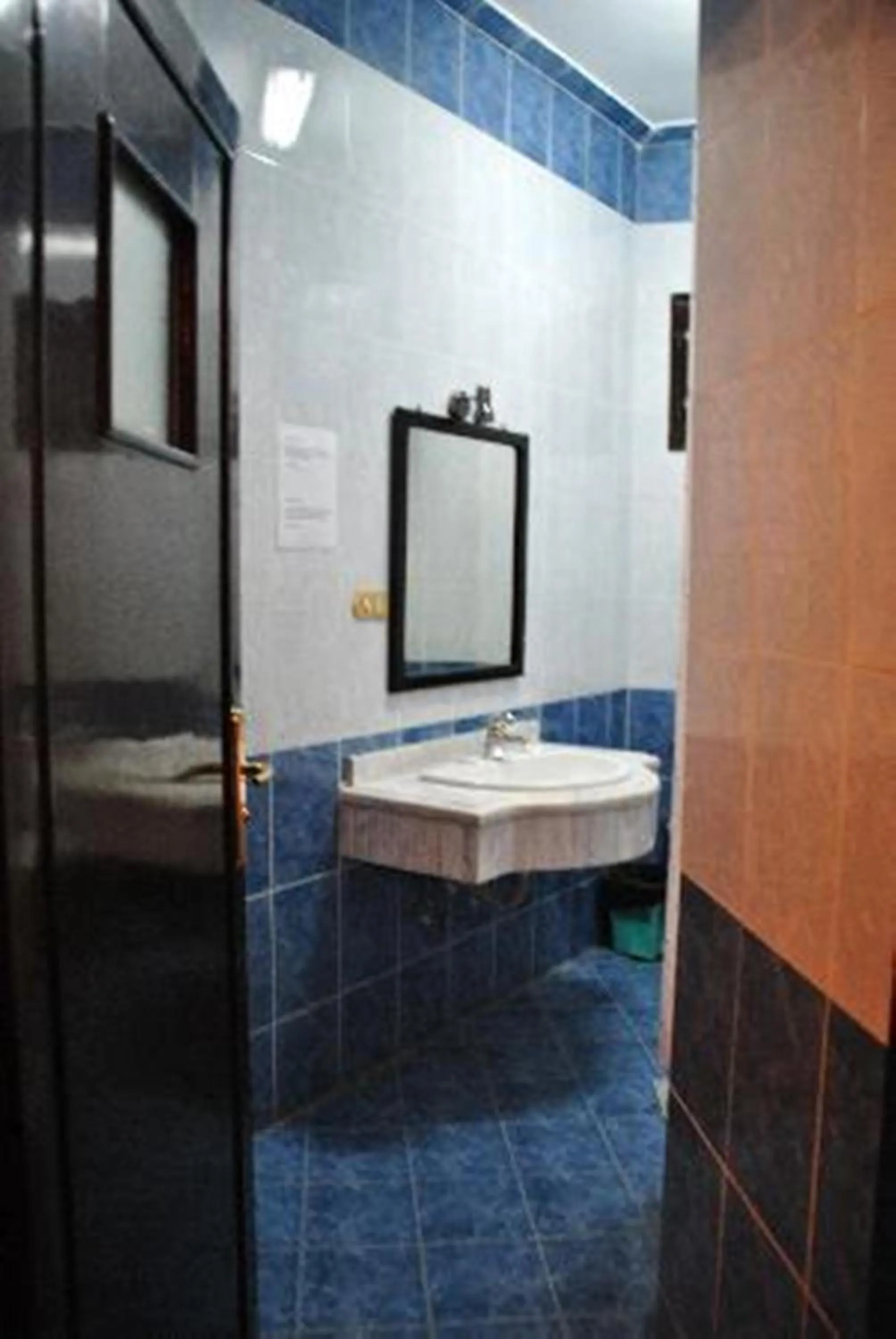 Bathroom in El Nakhil Hotel