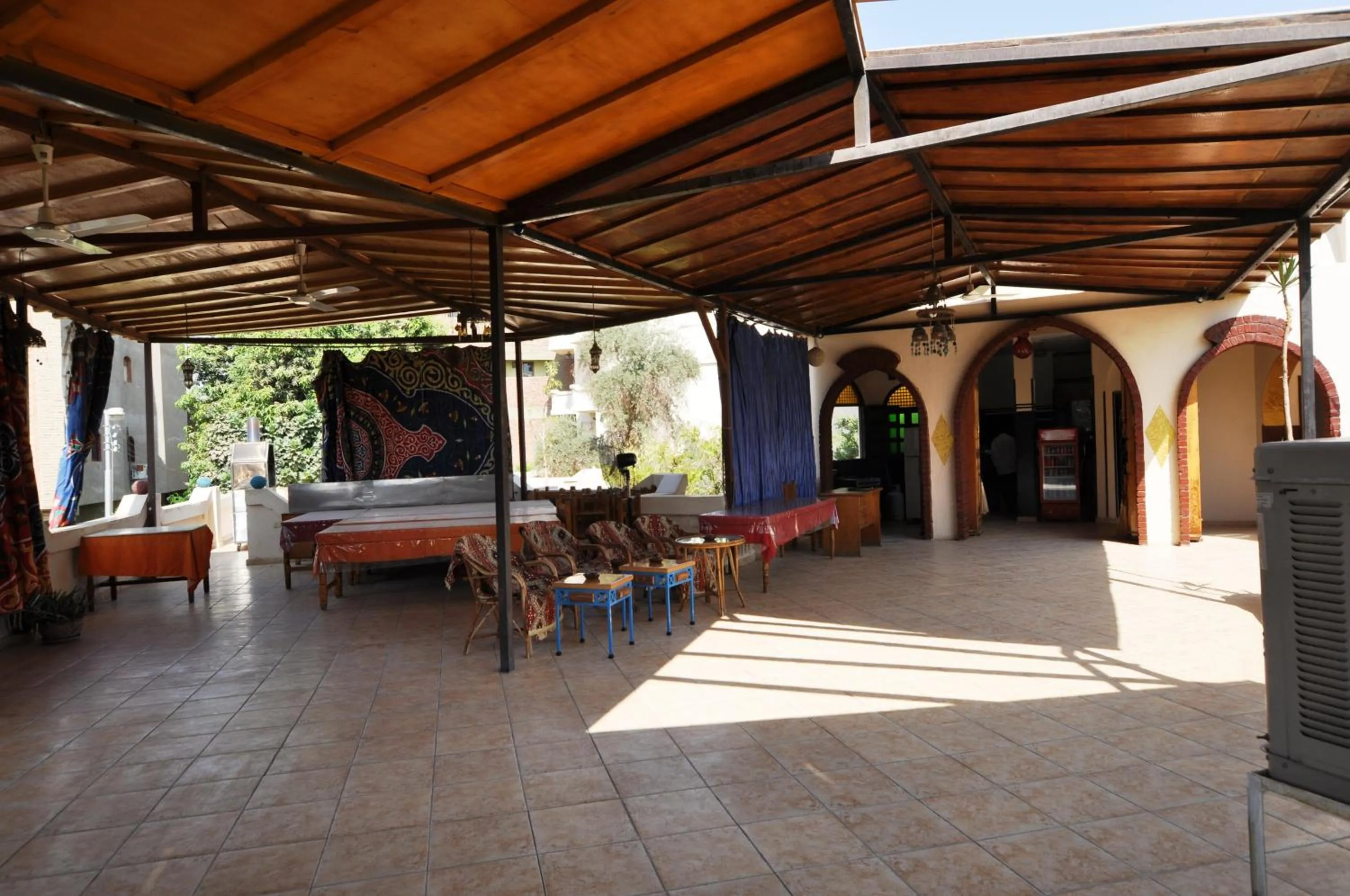 Restaurant/places to eat in El Nakhil Hotel