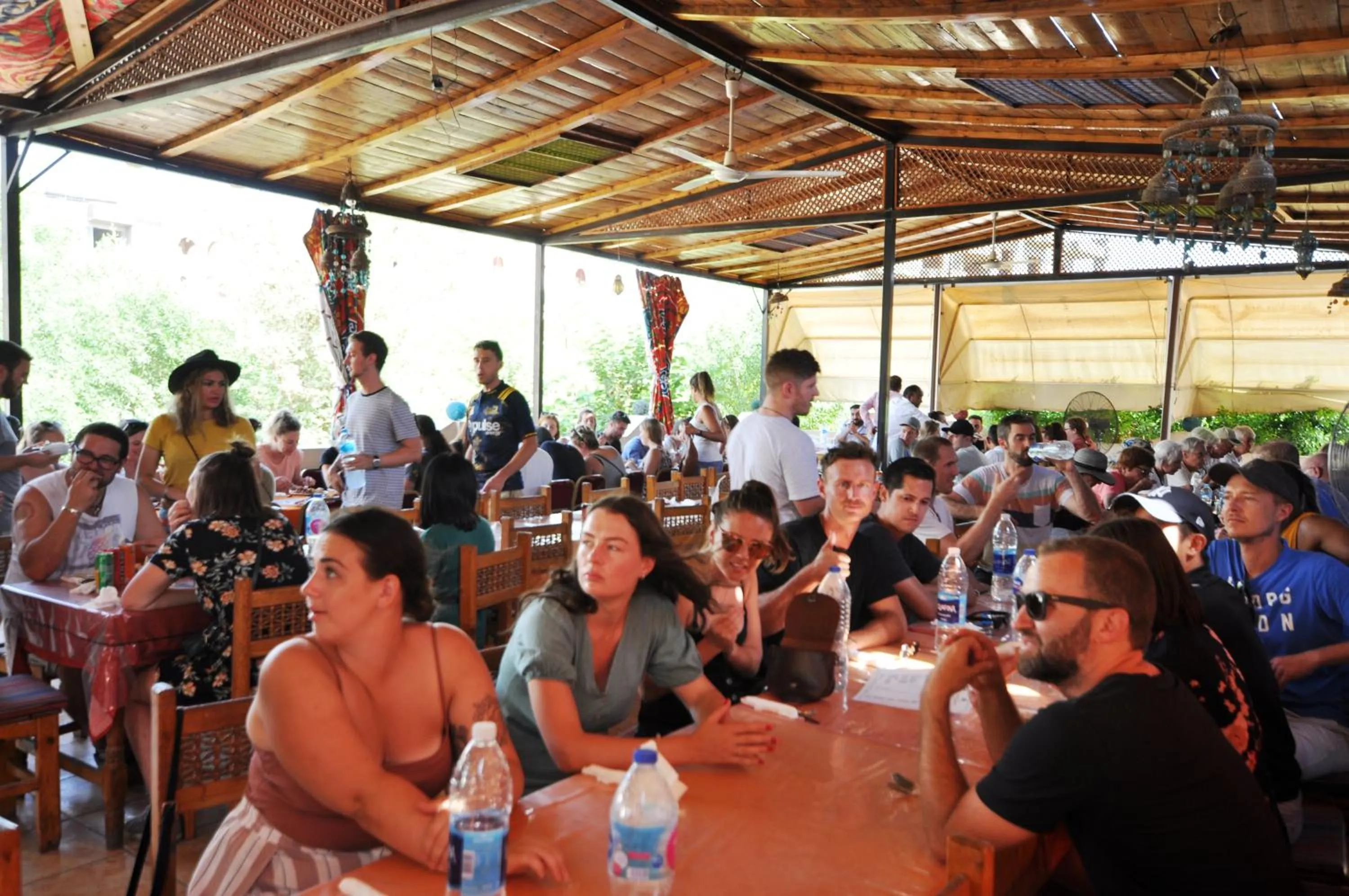 Restaurant/places to eat in El Nakhil Hotel