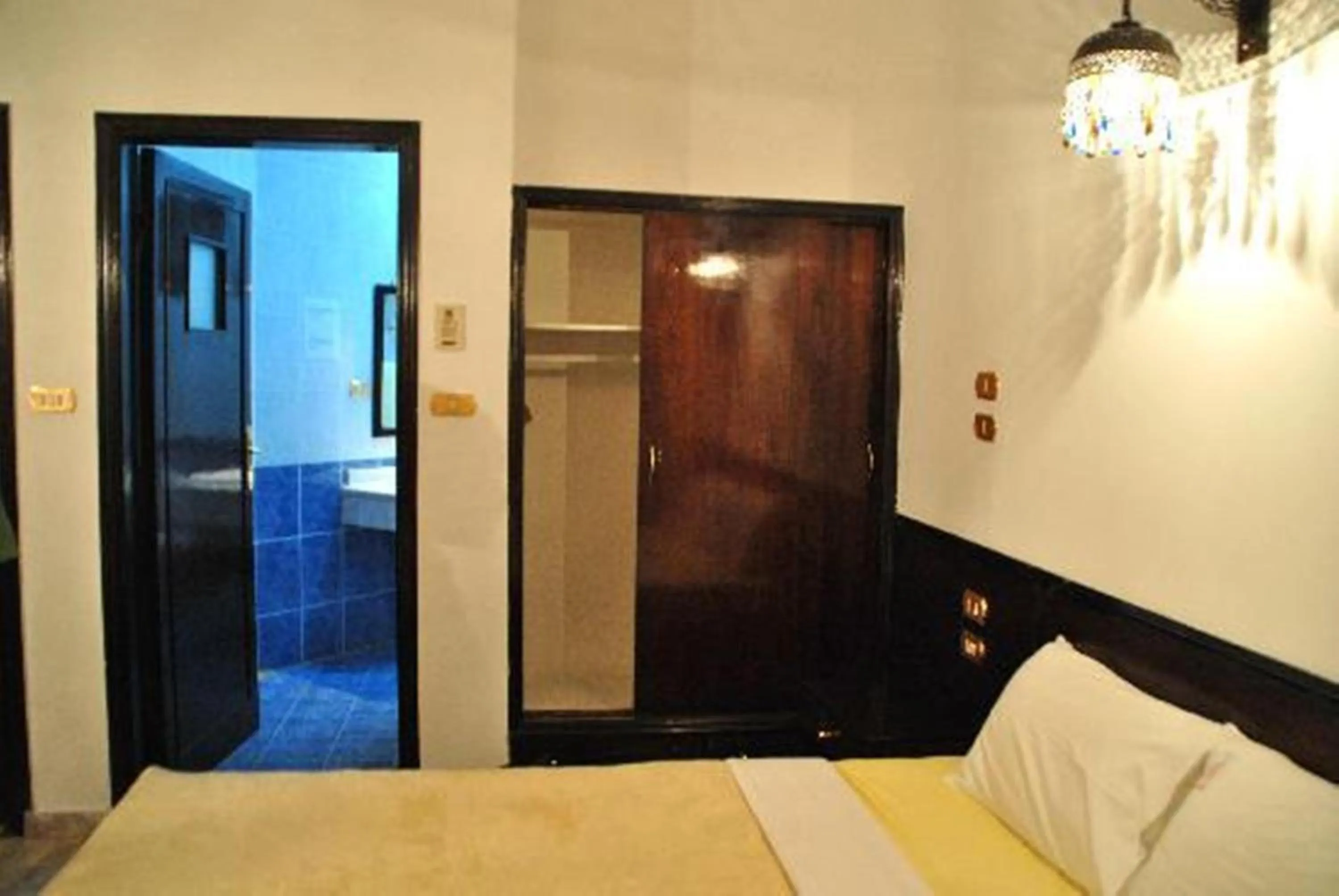 Bathroom, Bed in El Nakhil Hotel