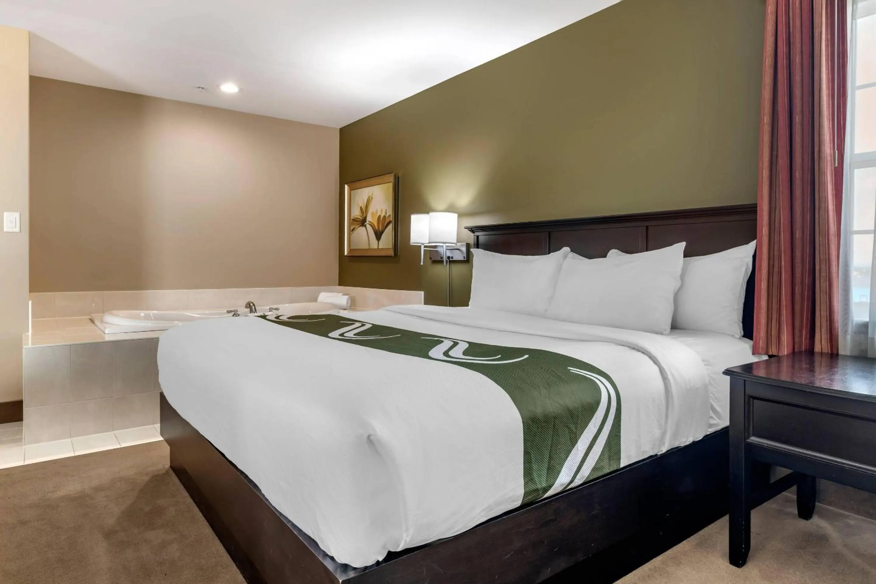Bedroom, Bed in Quality Inn & Suites Quispamsis