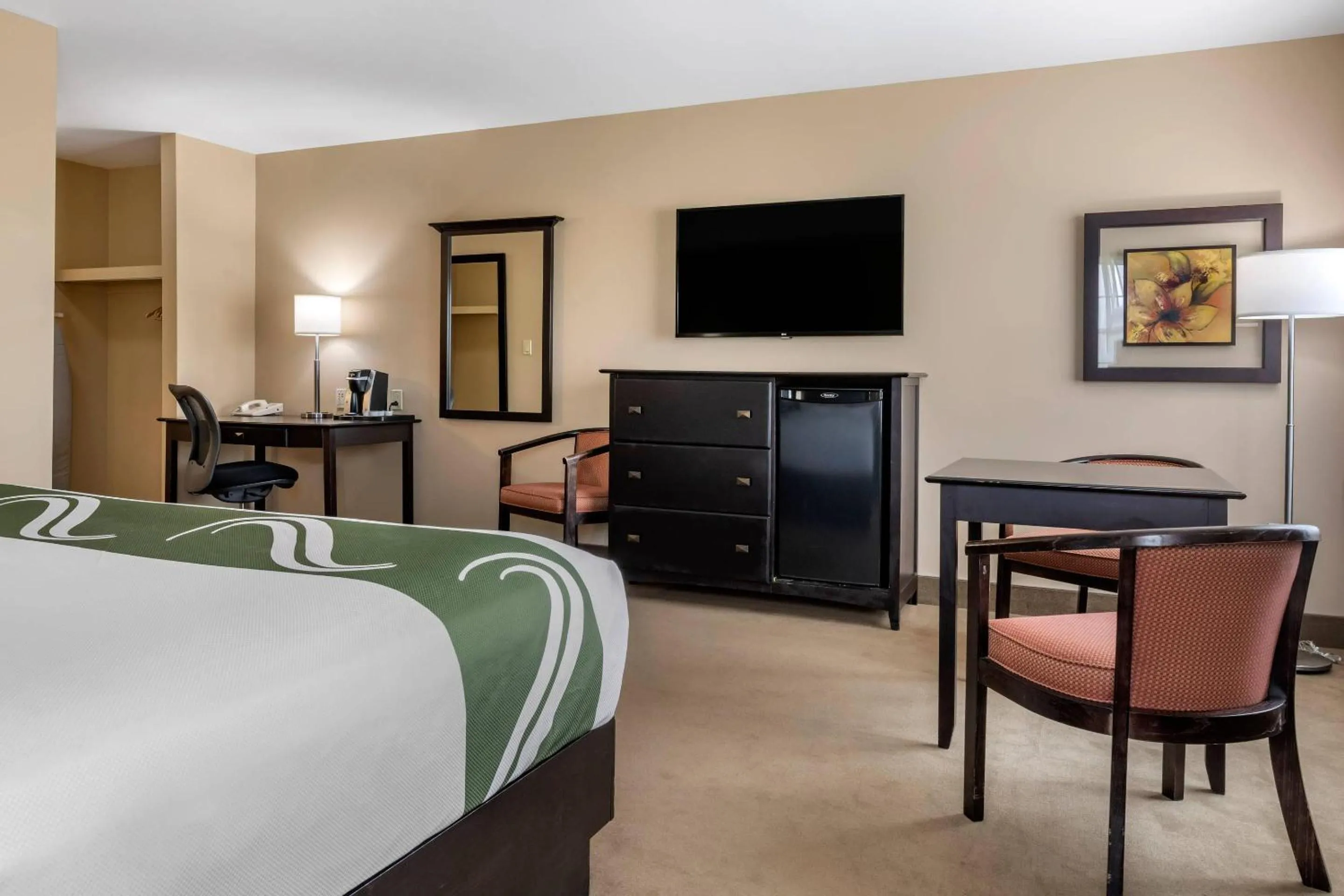 Bedroom, Bed in Quality Inn & Suites Quispamsis
