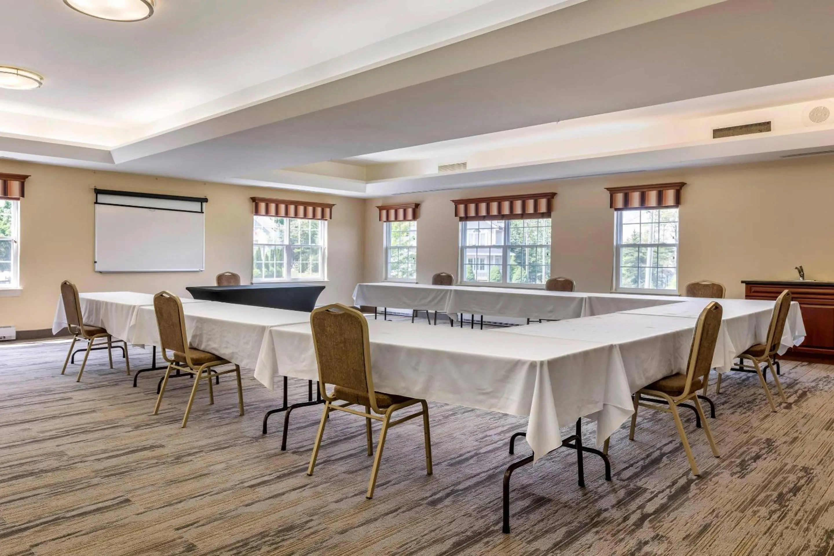 Meeting/conference room in Quality Inn & Suites Quispamsis
