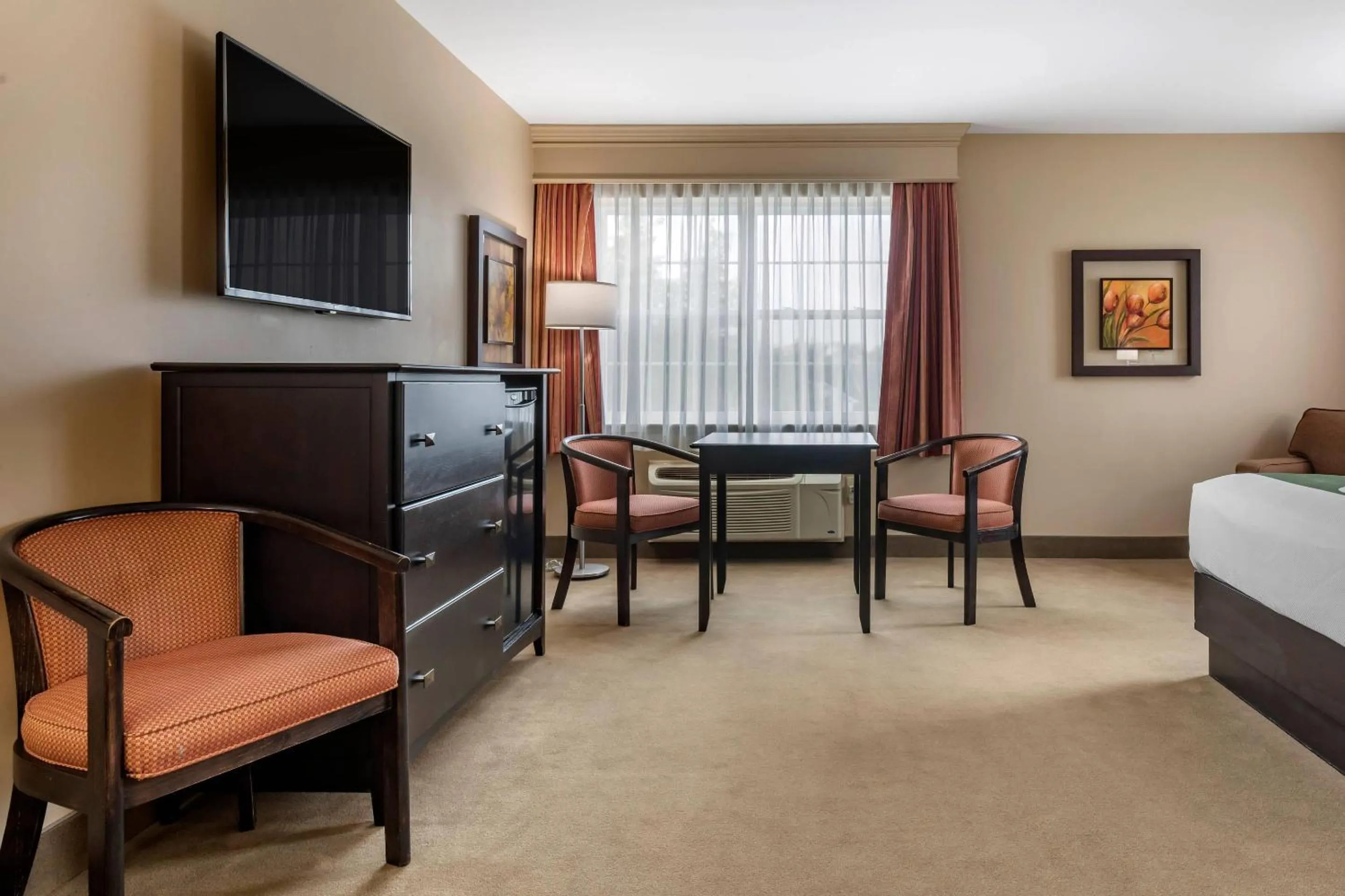 Bedroom, Bed in Quality Inn & Suites Quispamsis
