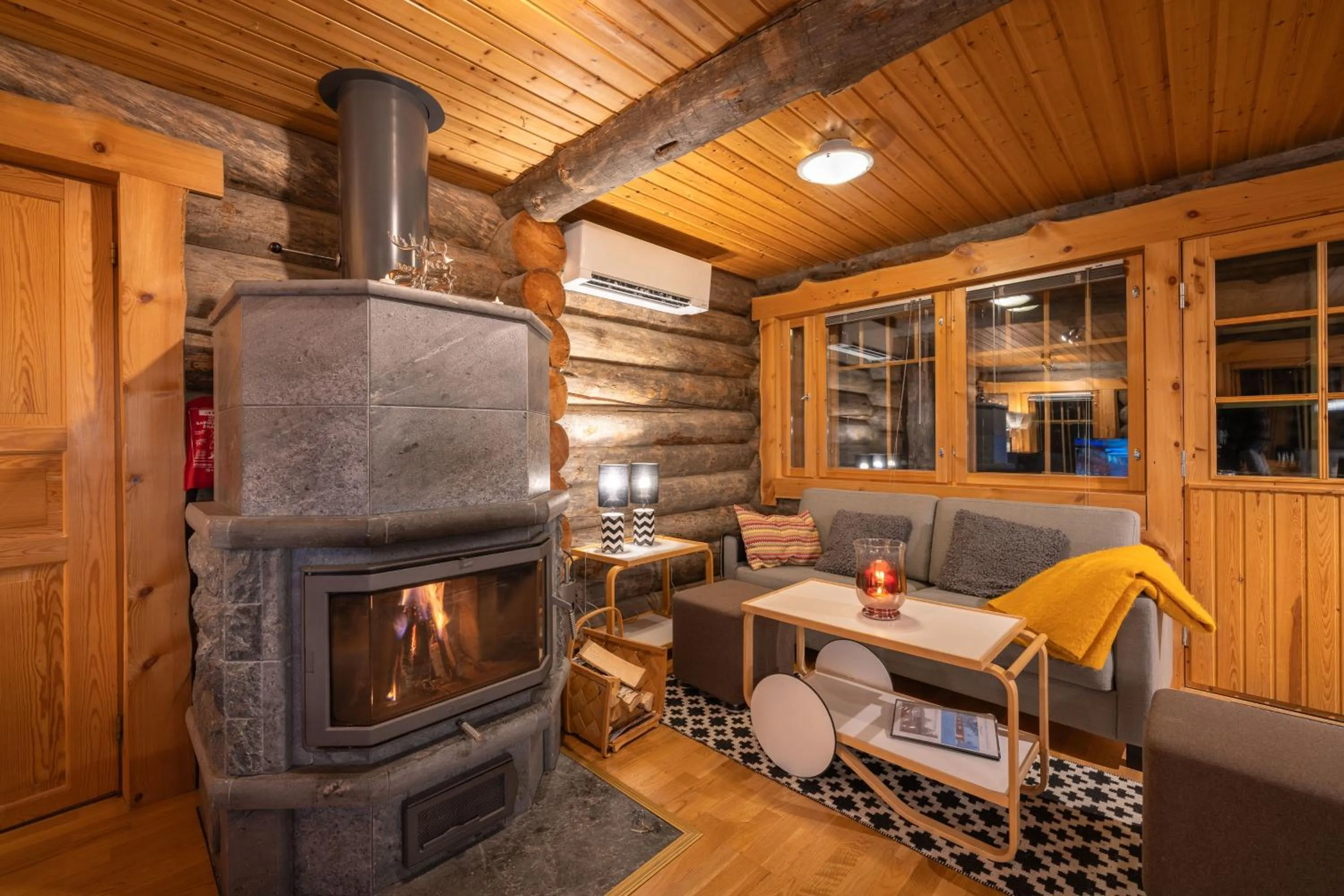 Living room in Kuukkeli Log Houses Villa Aurora "Pupula"