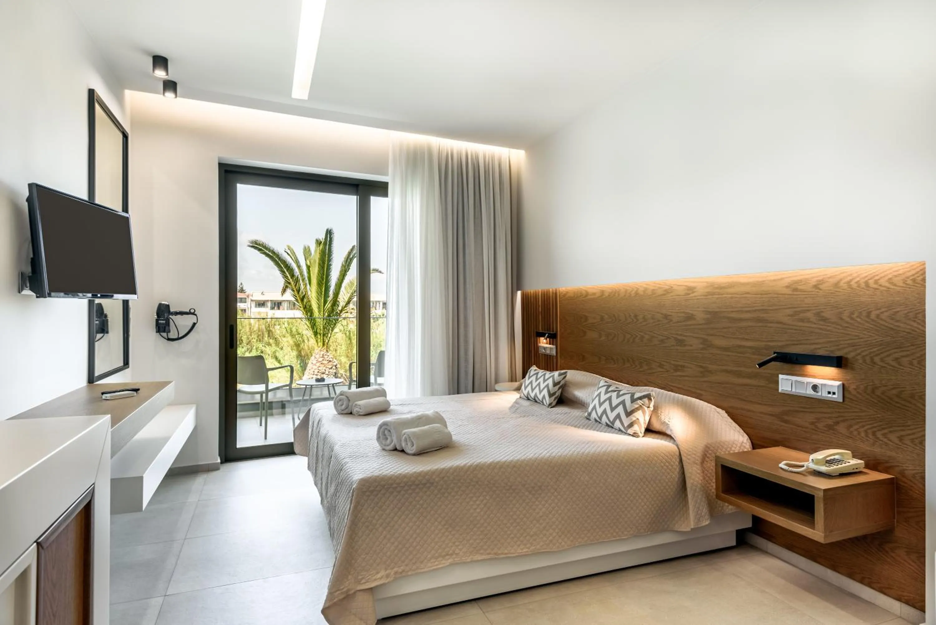 Bed in Marinos Beach Hotel