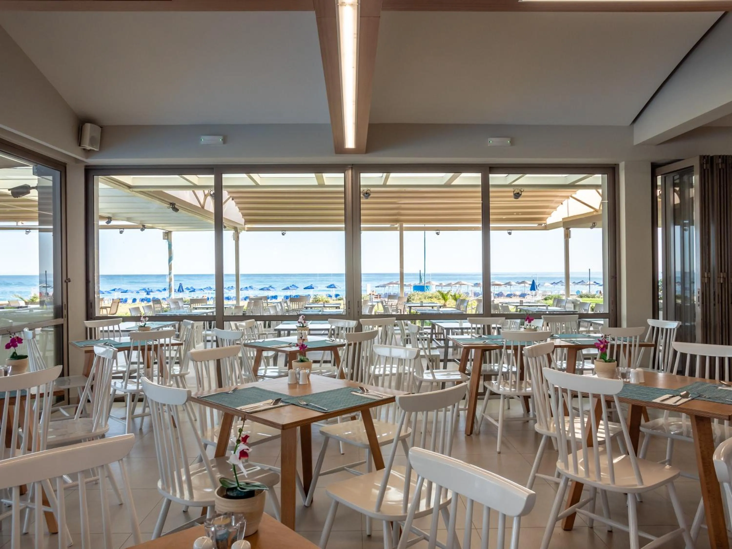 Restaurant/places to eat in Marinos Beach Hotel
