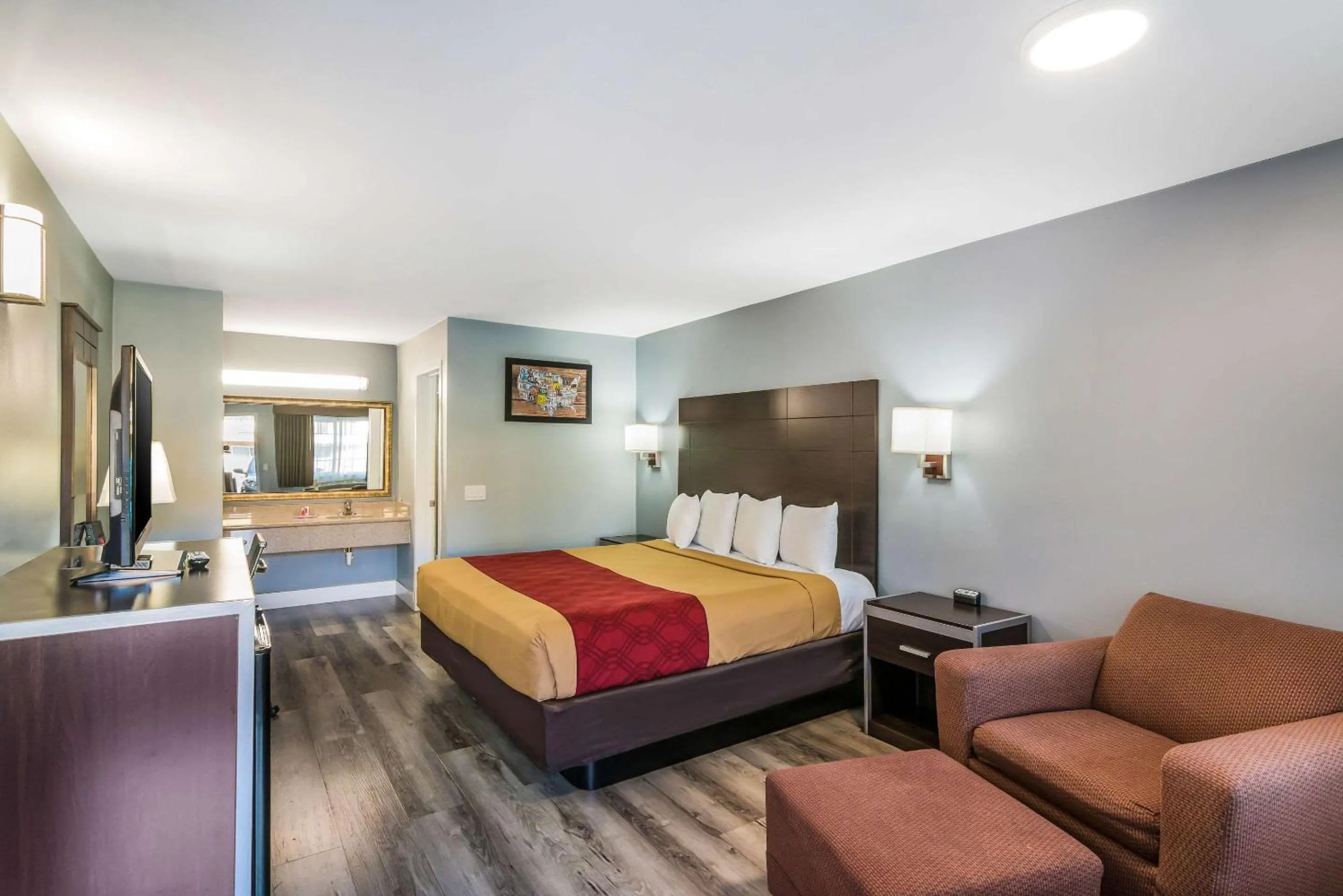 Bedroom, Bed in Econo Lodge Hesperia - Victorville I-15