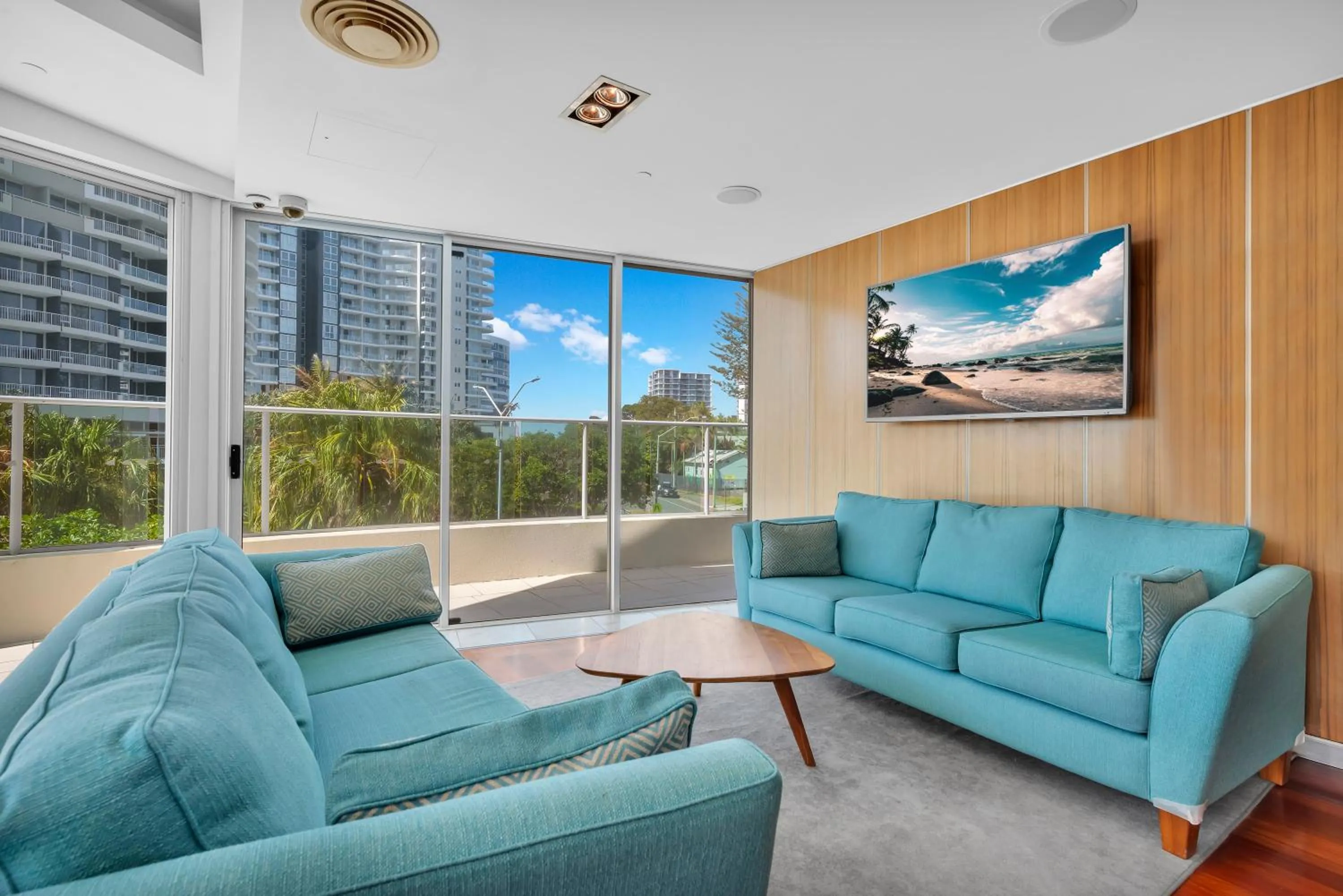 Communal lounge/ TV room in Reflection on the Sea