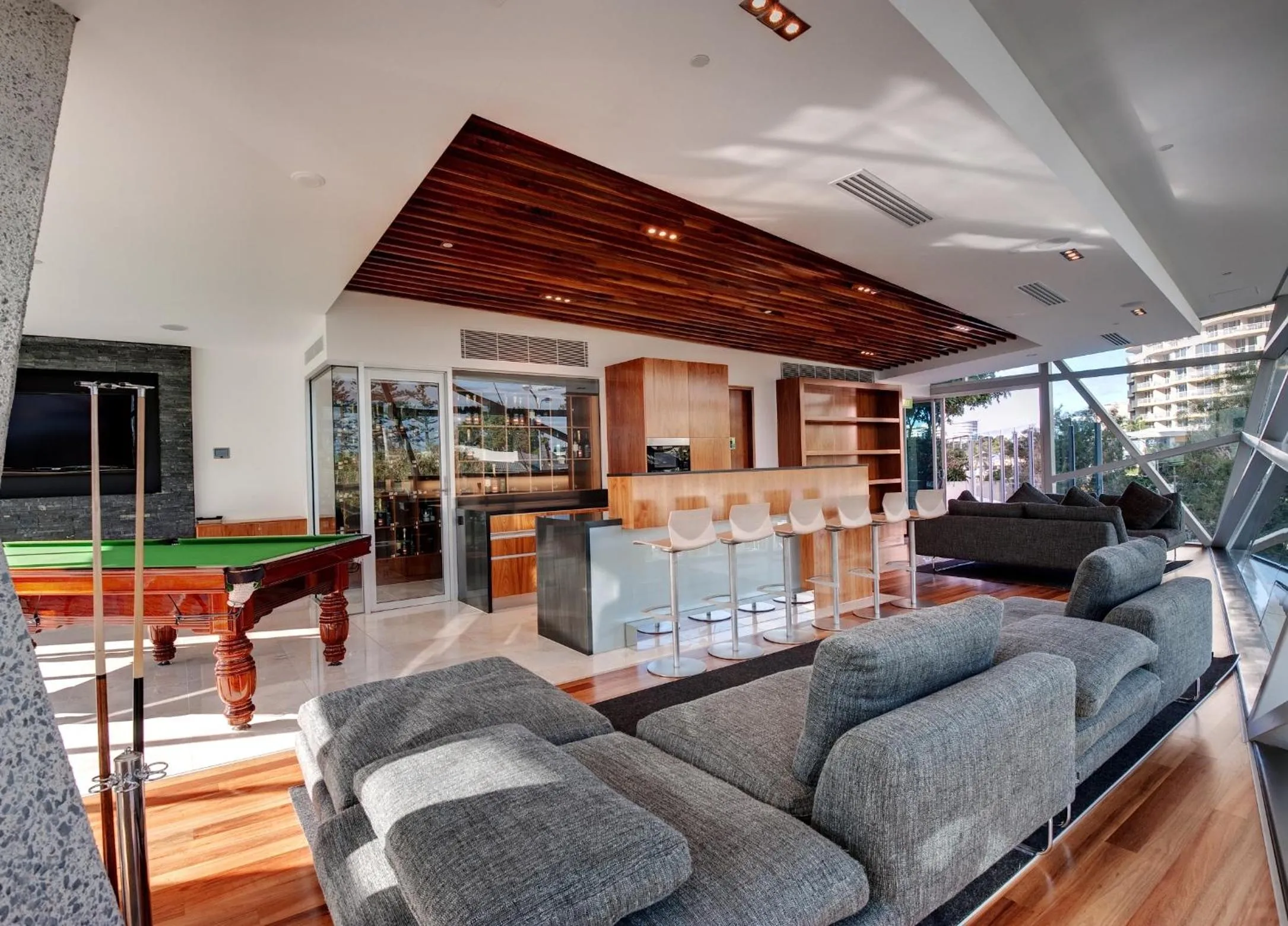 Communal lounge/ TV room in Reflection on the Sea