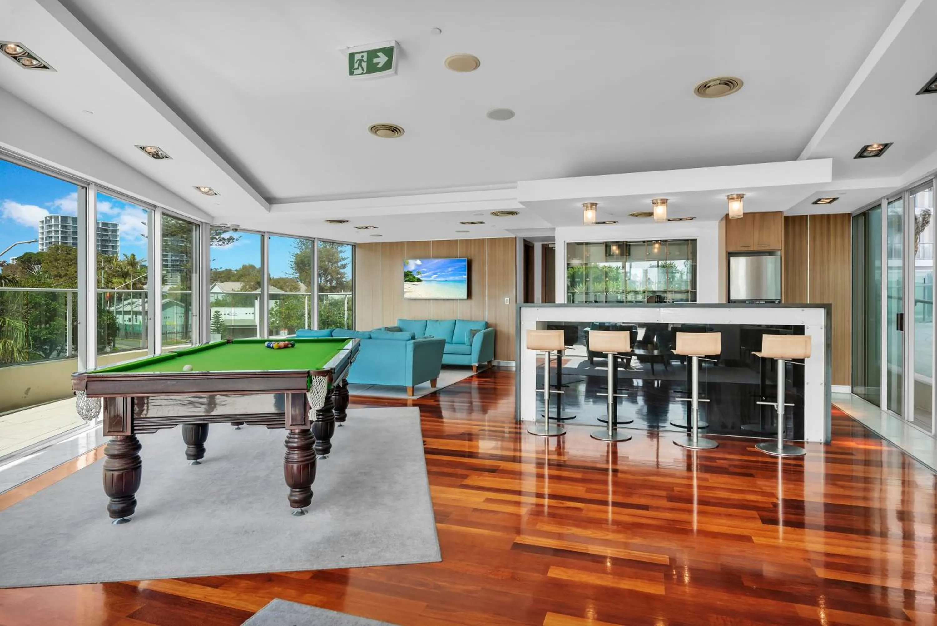 Communal lounge/ TV room in Reflection on the Sea