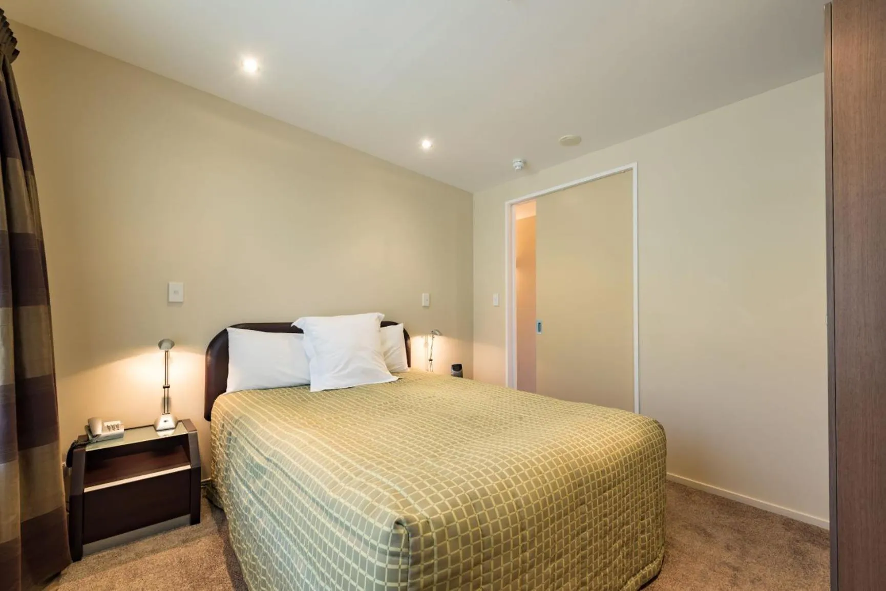 Bedroom, Bed in Edgewater Palms Apartments