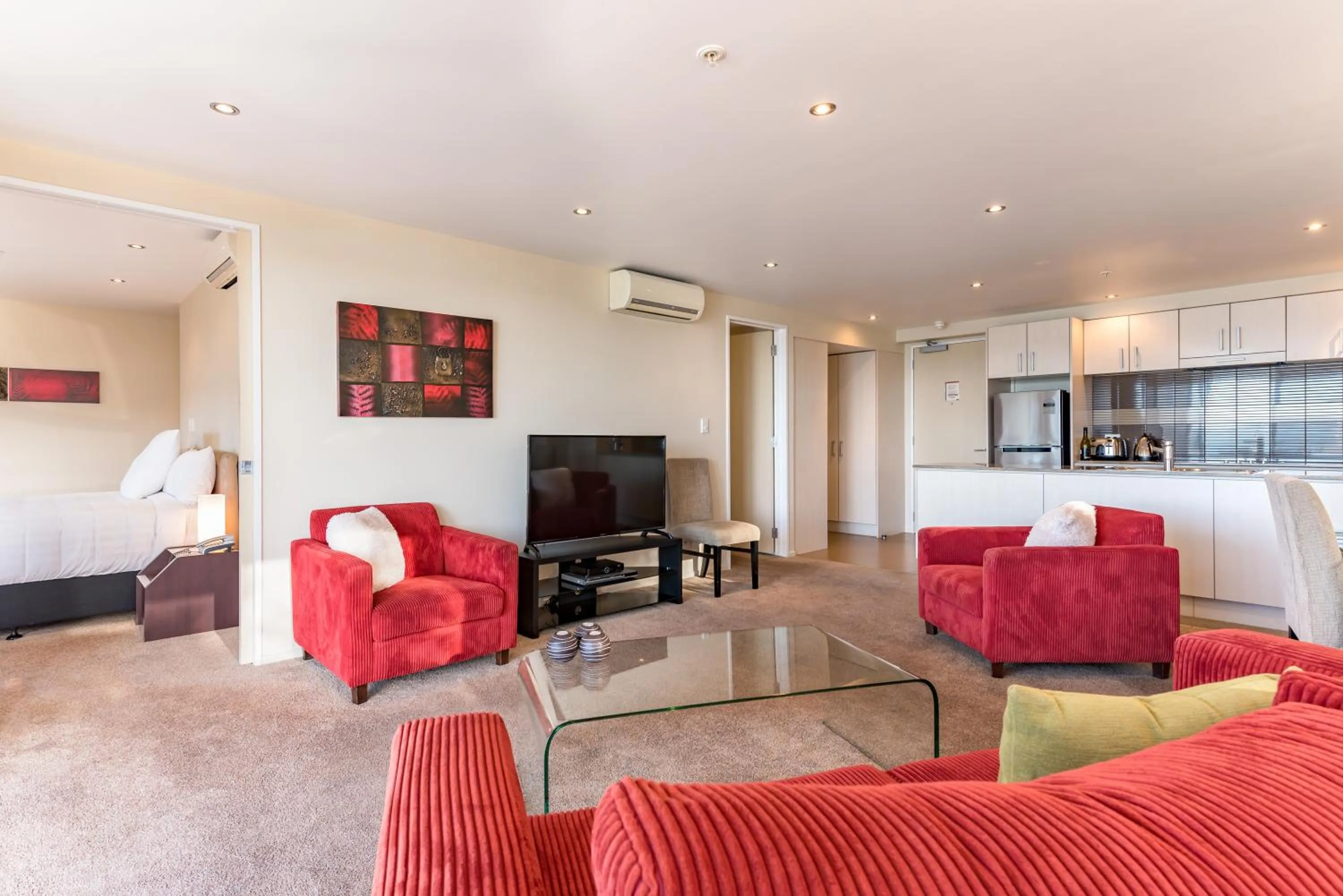 Kitchen or kitchenette in Edgewater Palms Apartments