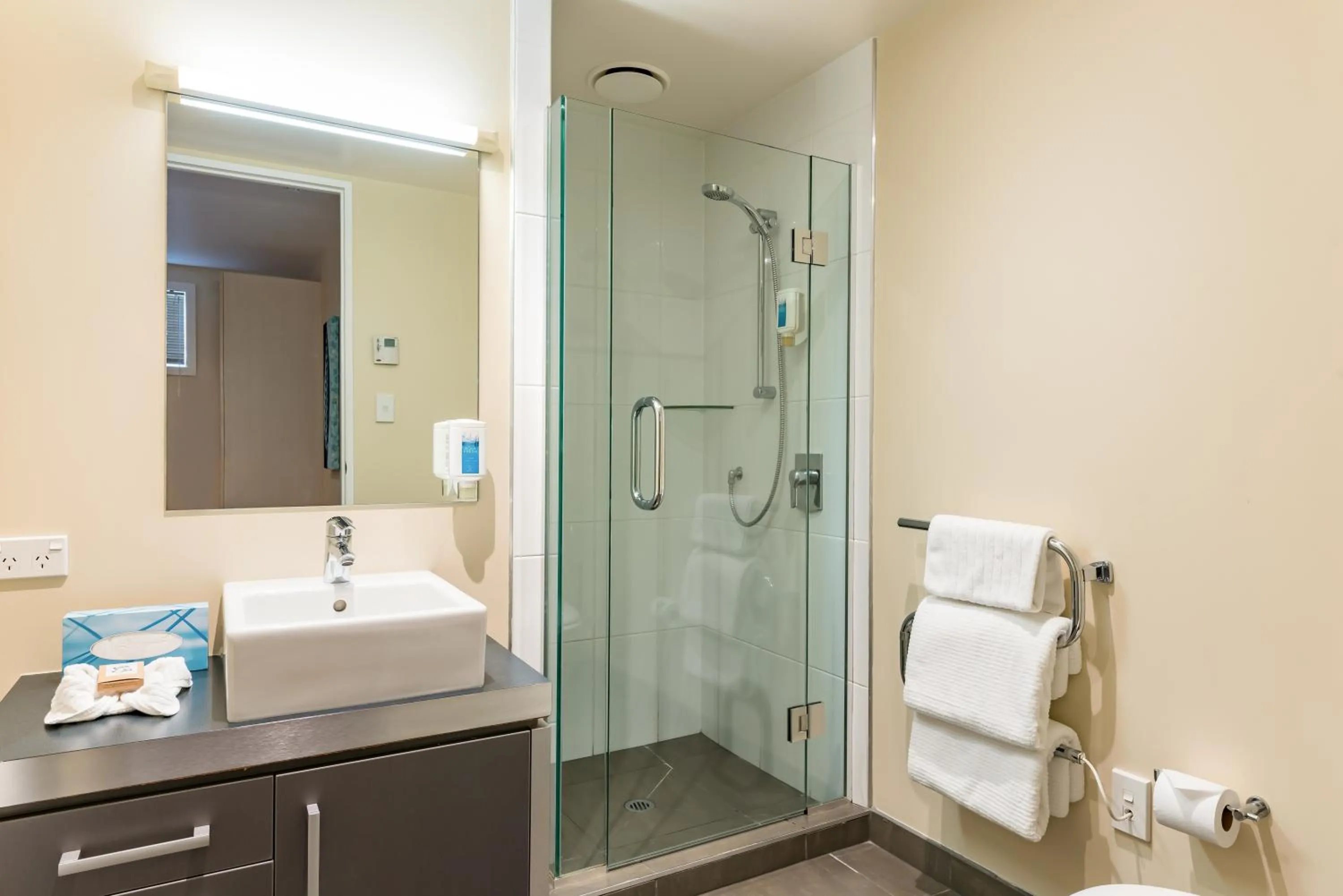 Bathroom in Edgewater Palms Apartments