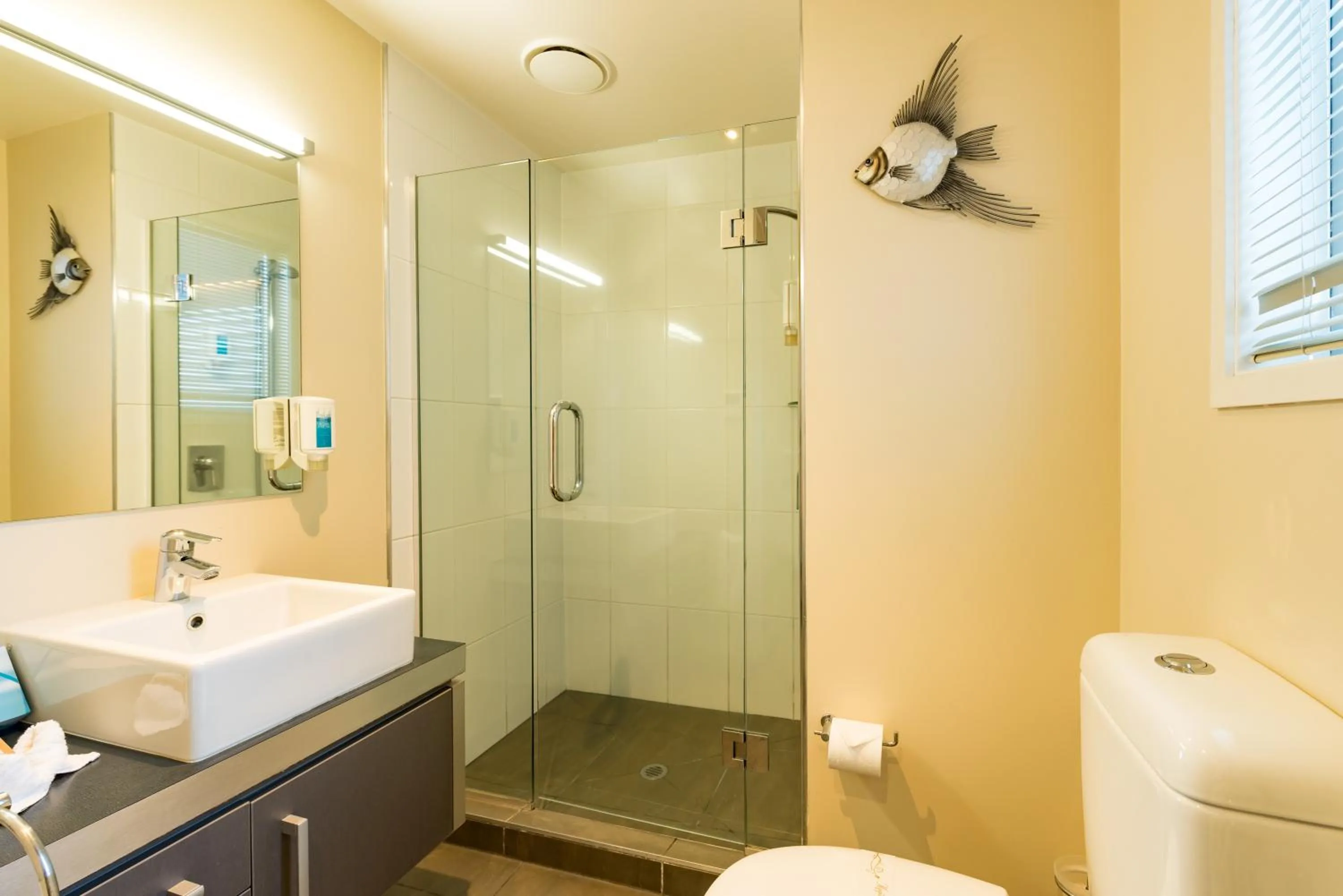 Bathroom in Edgewater Palms Apartments