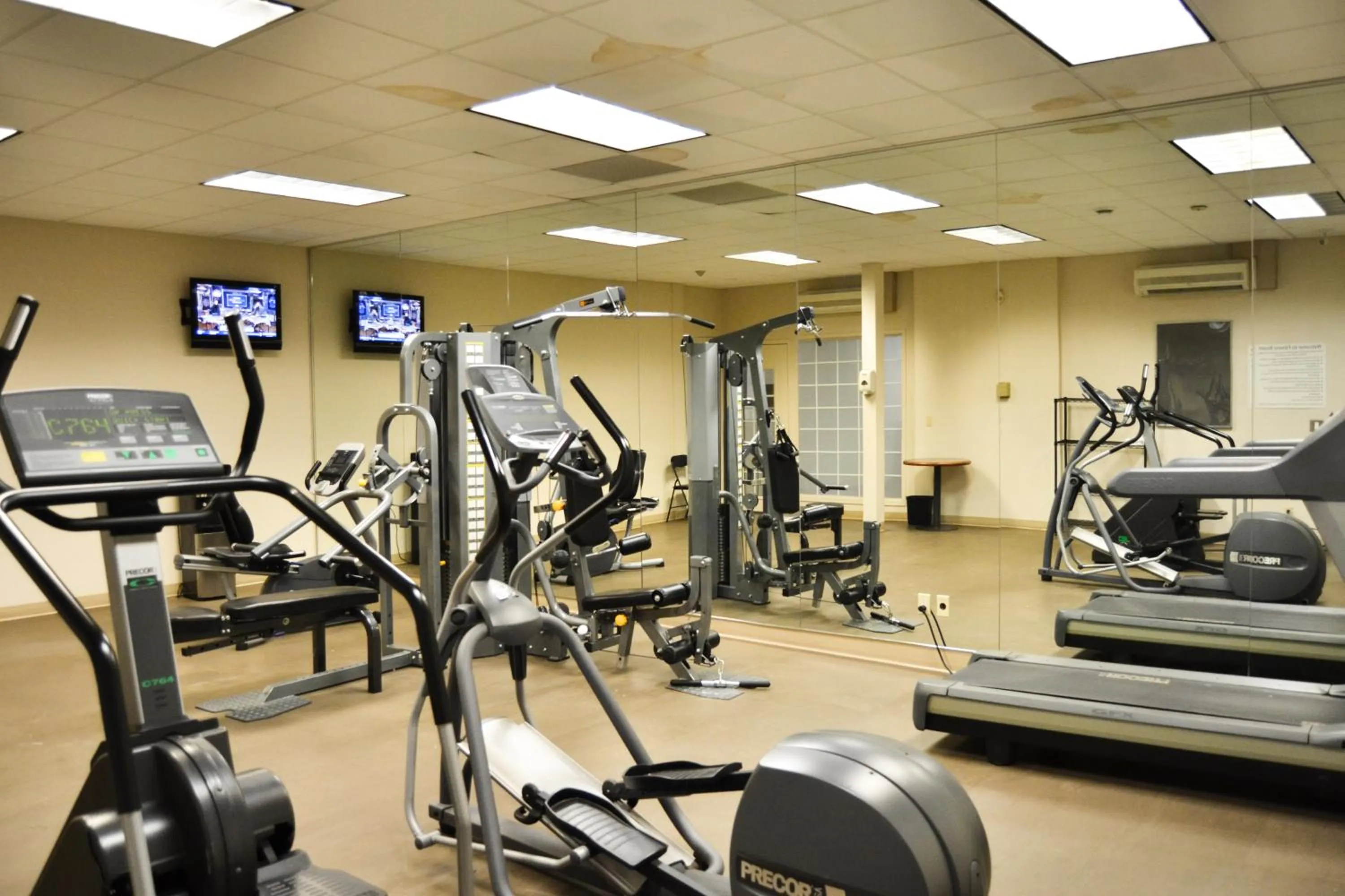 Fitness centre/facilities in Amenida Residences, Calgary