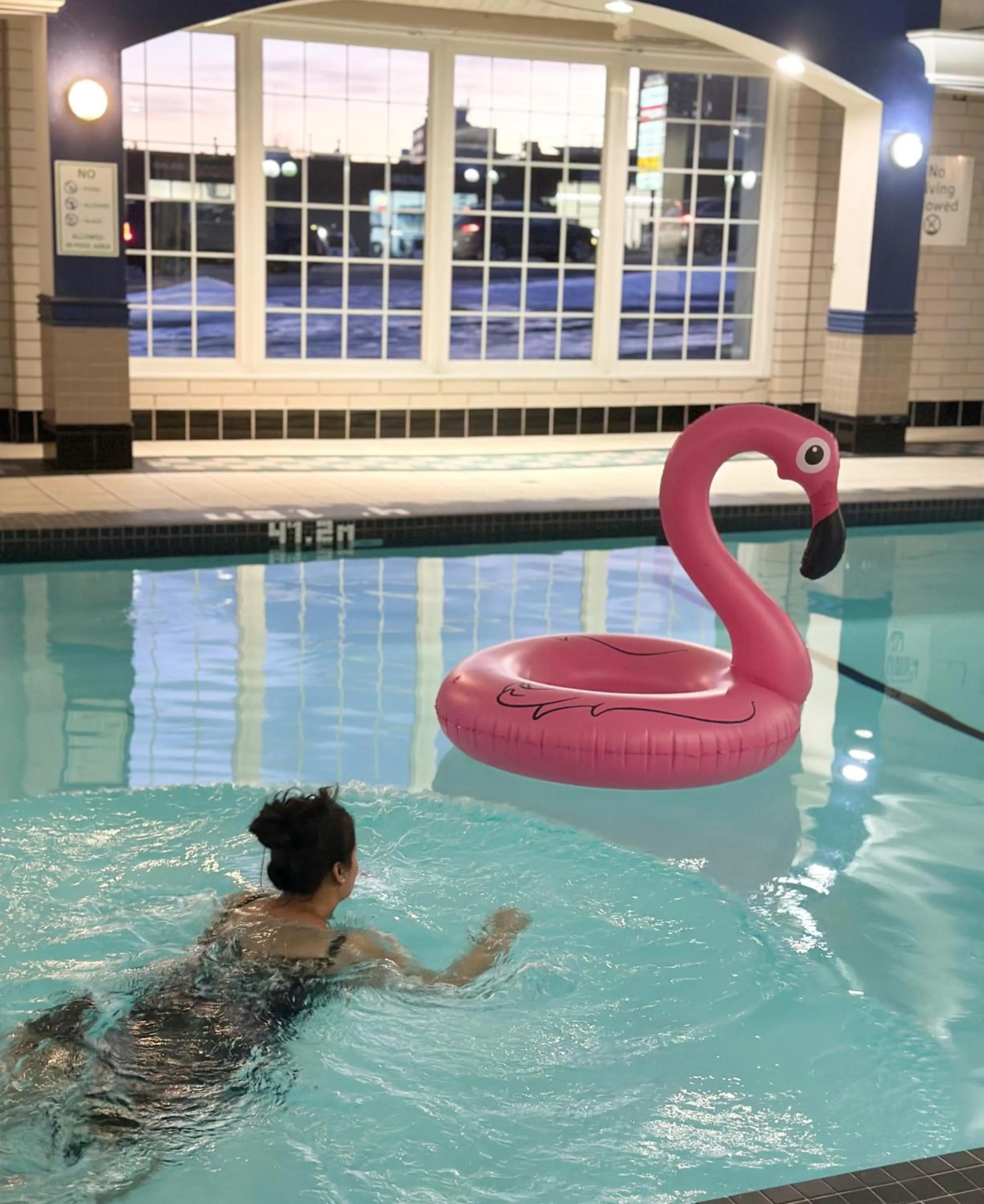 Swimming pool in Amenida Residences, Calgary
