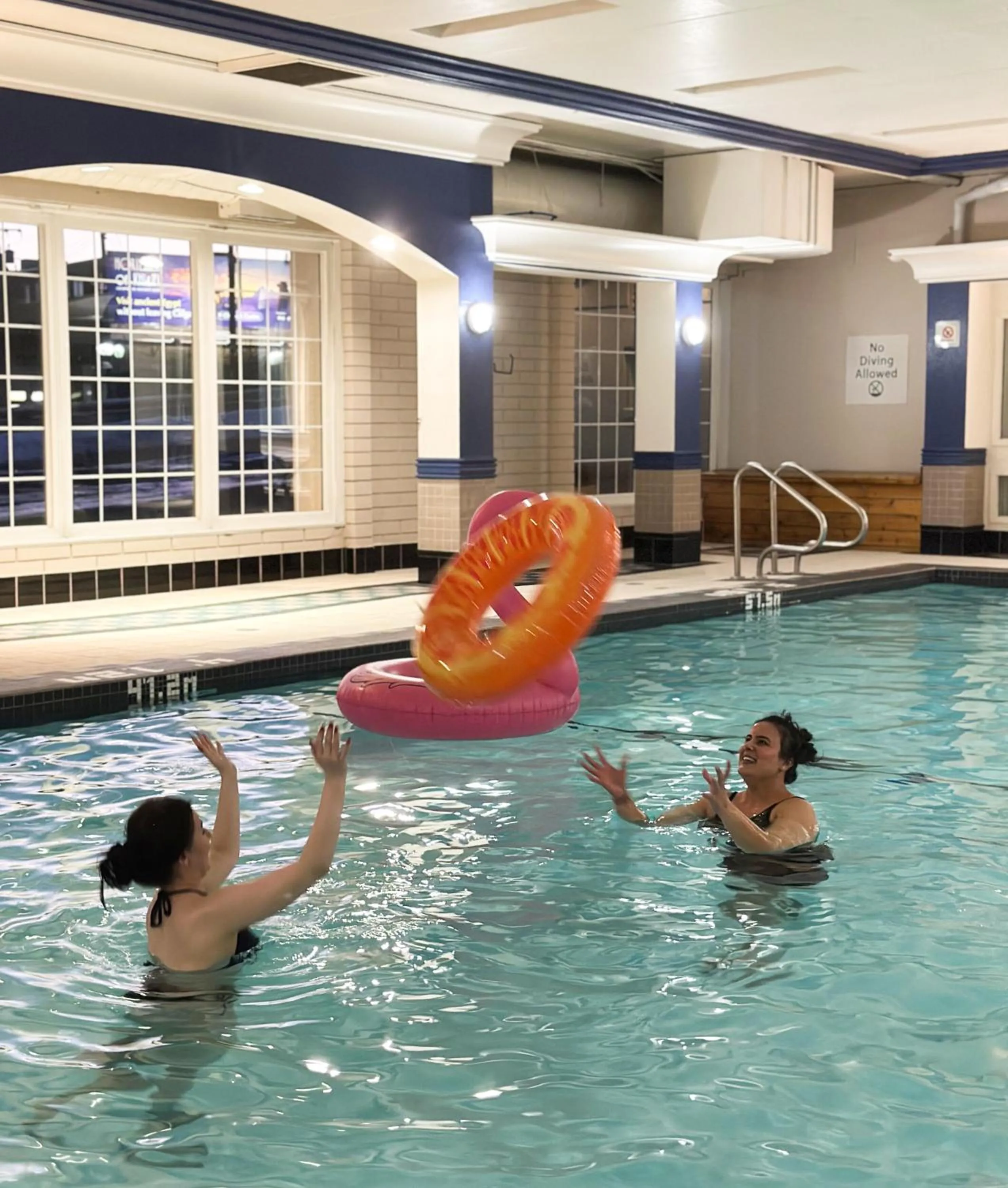 Swimming pool in Amenida Residences, Calgary