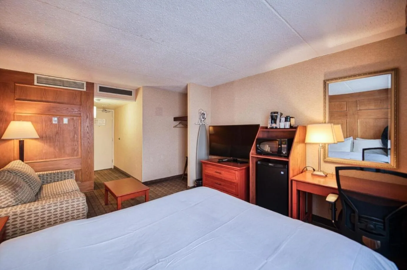 TV and multimedia, Bed in Amenida Residences, Calgary