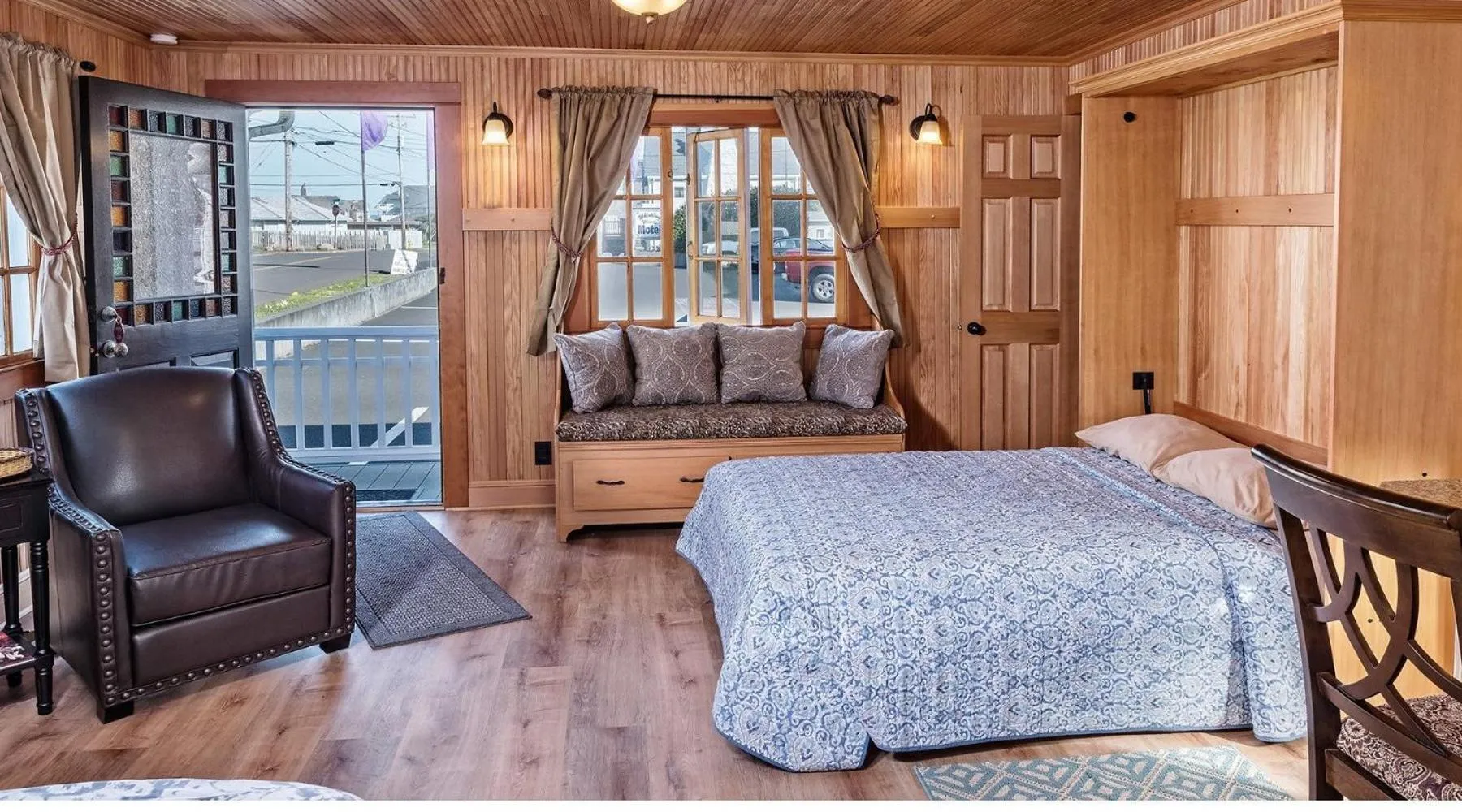 Bed in Whistling Winds Motel