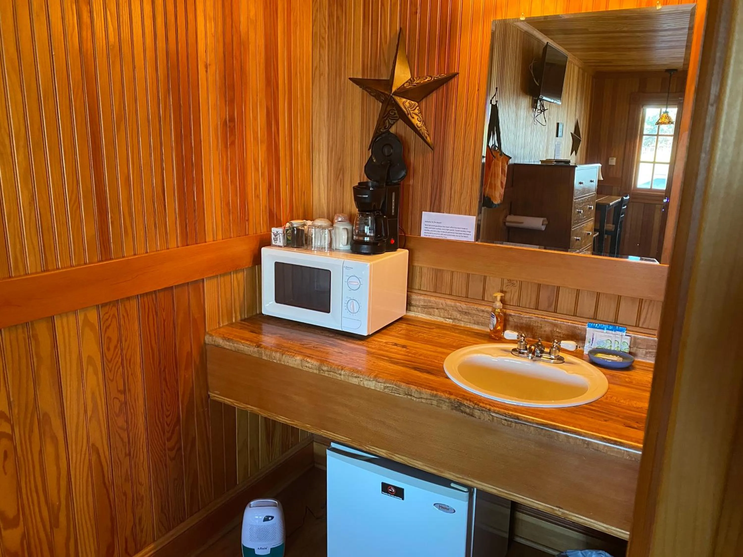 Whistling Winds Motel