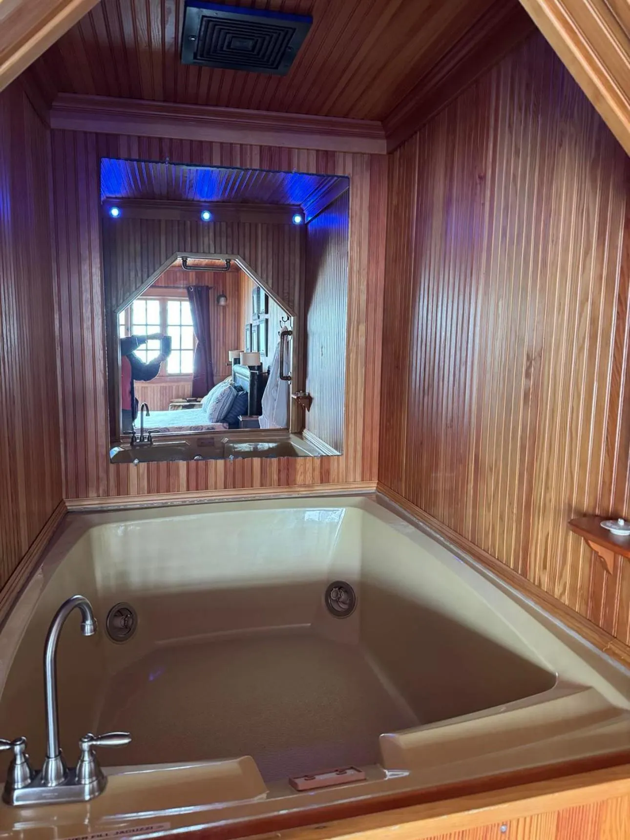 Whistling Winds Motel