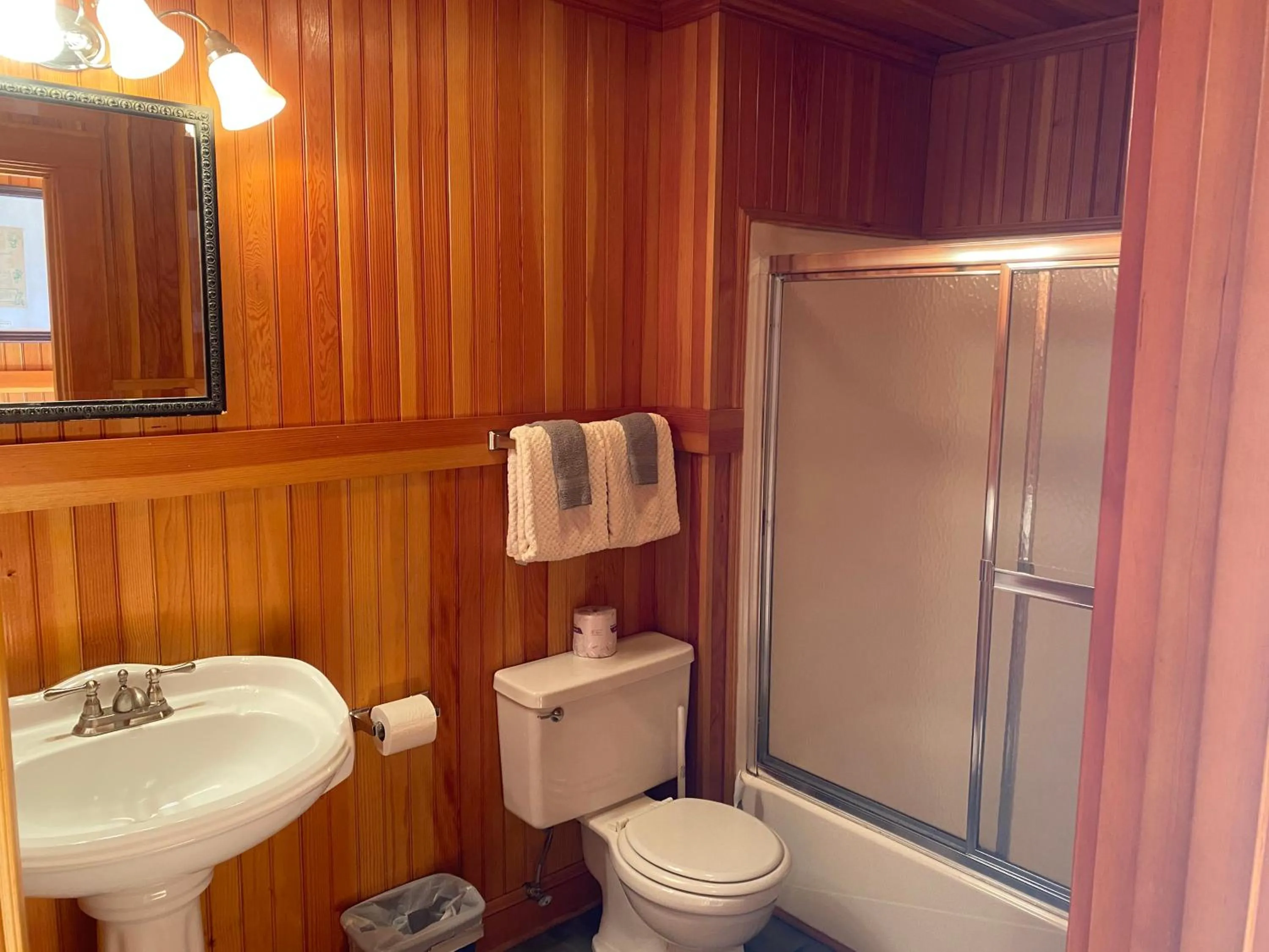 Whistling Winds Motel