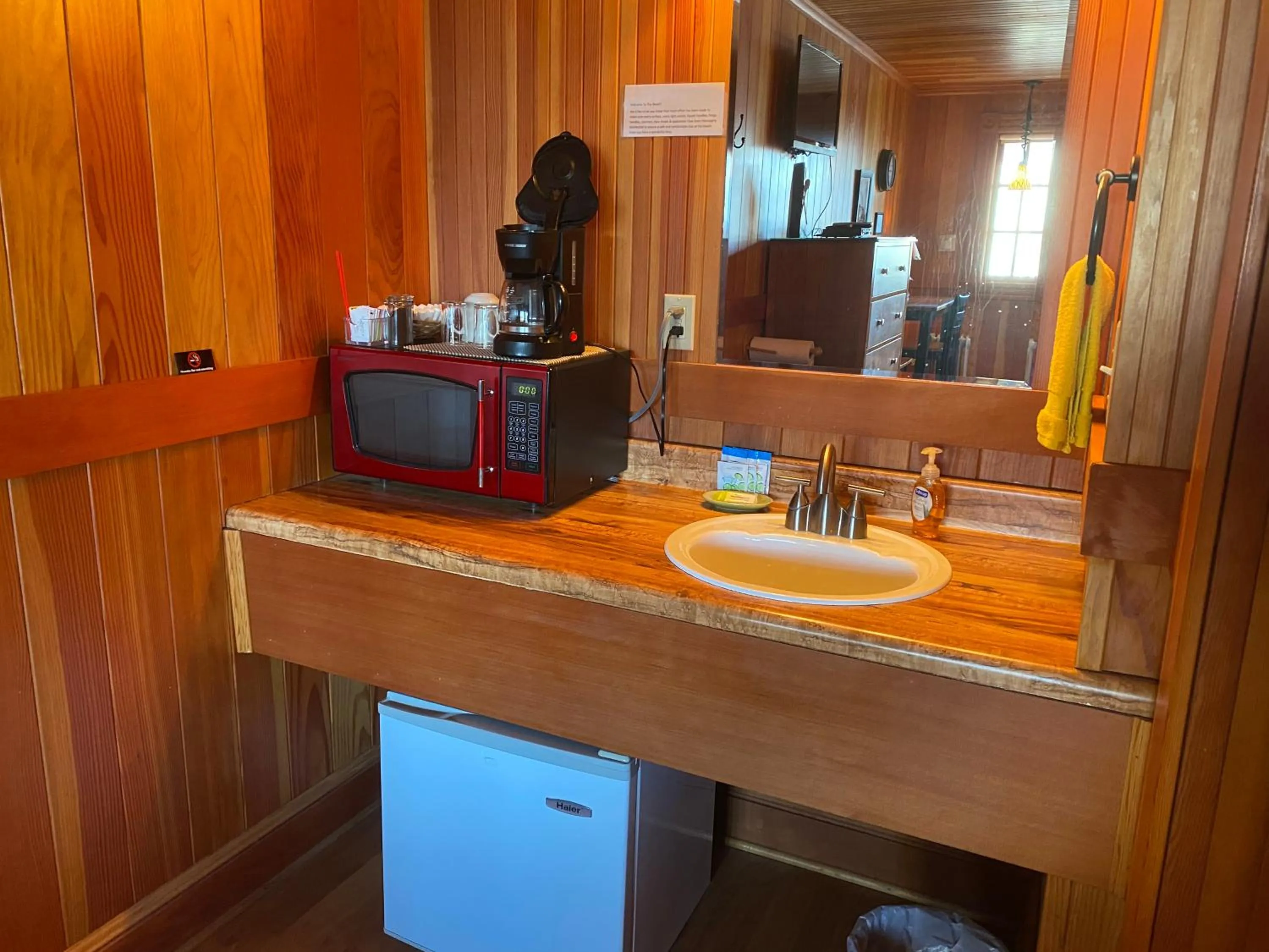 minibar in Whistling Winds Motel