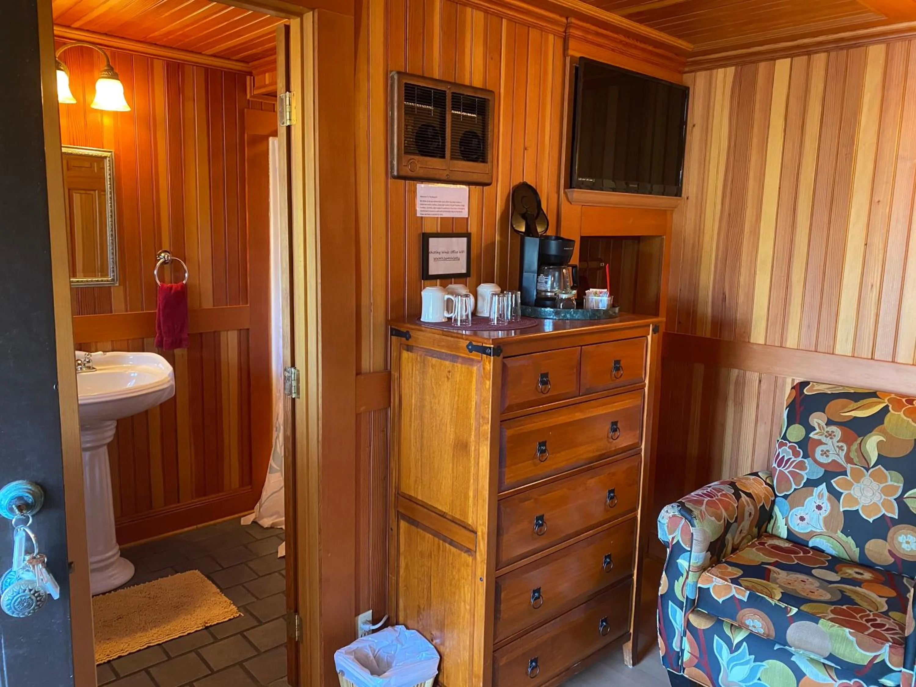 Bed in Whistling Winds Motel