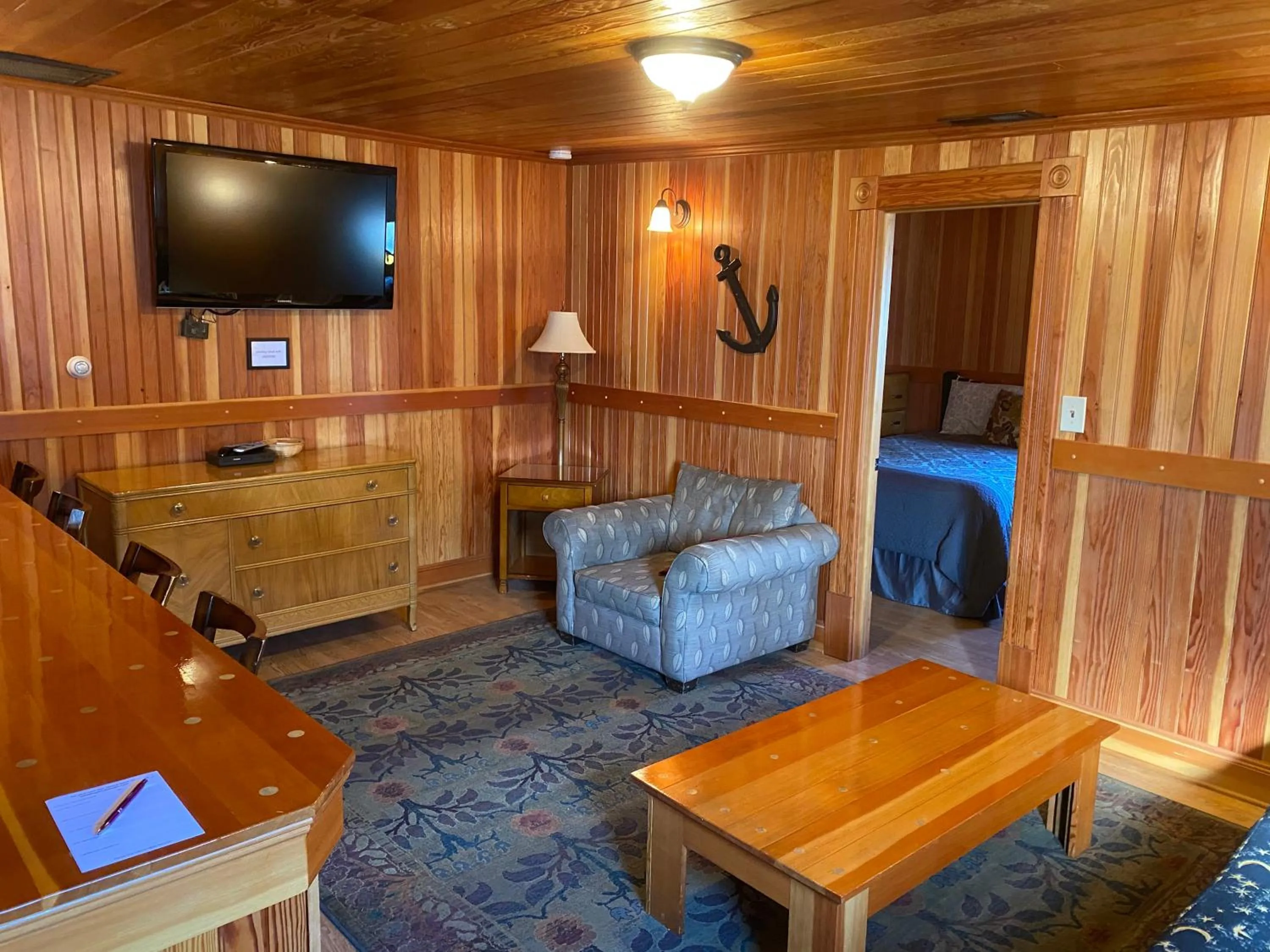 Living room in Whistling Winds Motel