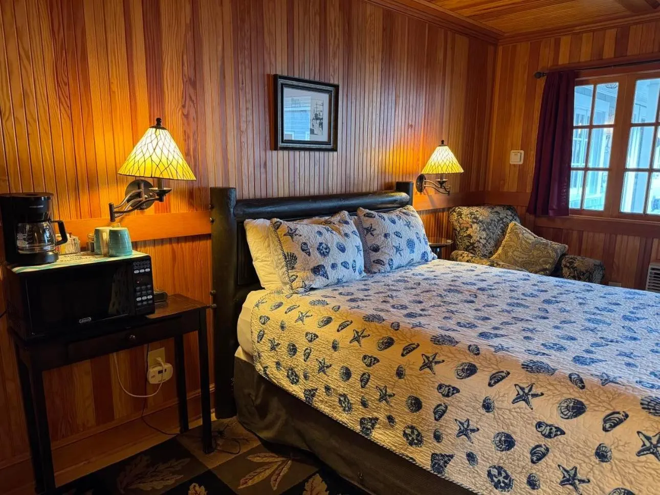 Bed in Whistling Winds Motel