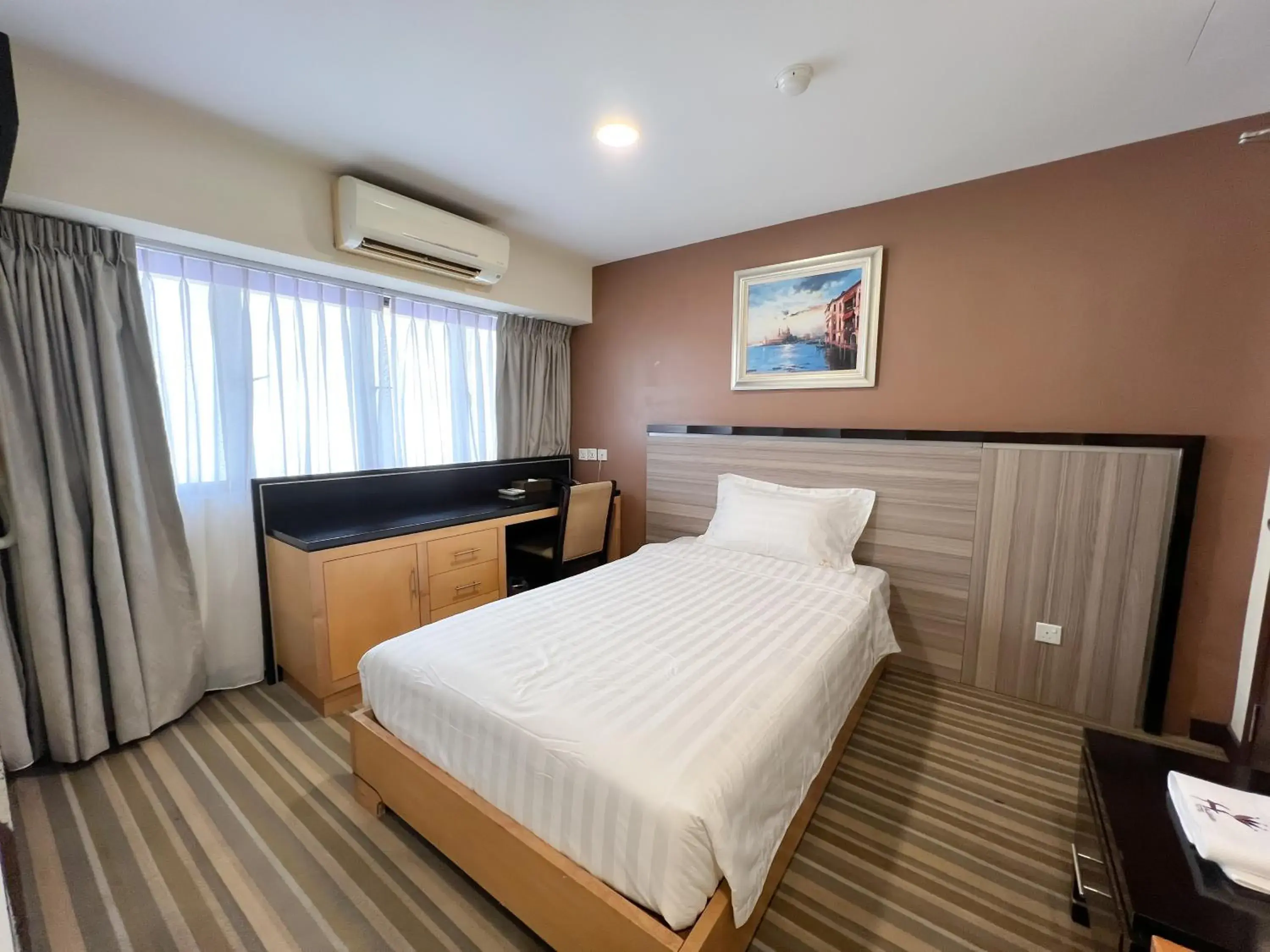 Deluxe Single Room - single occupancy in Hallmark Express Hotel Deluxe Single Room - single occupancy in Hallmark Express Hotel