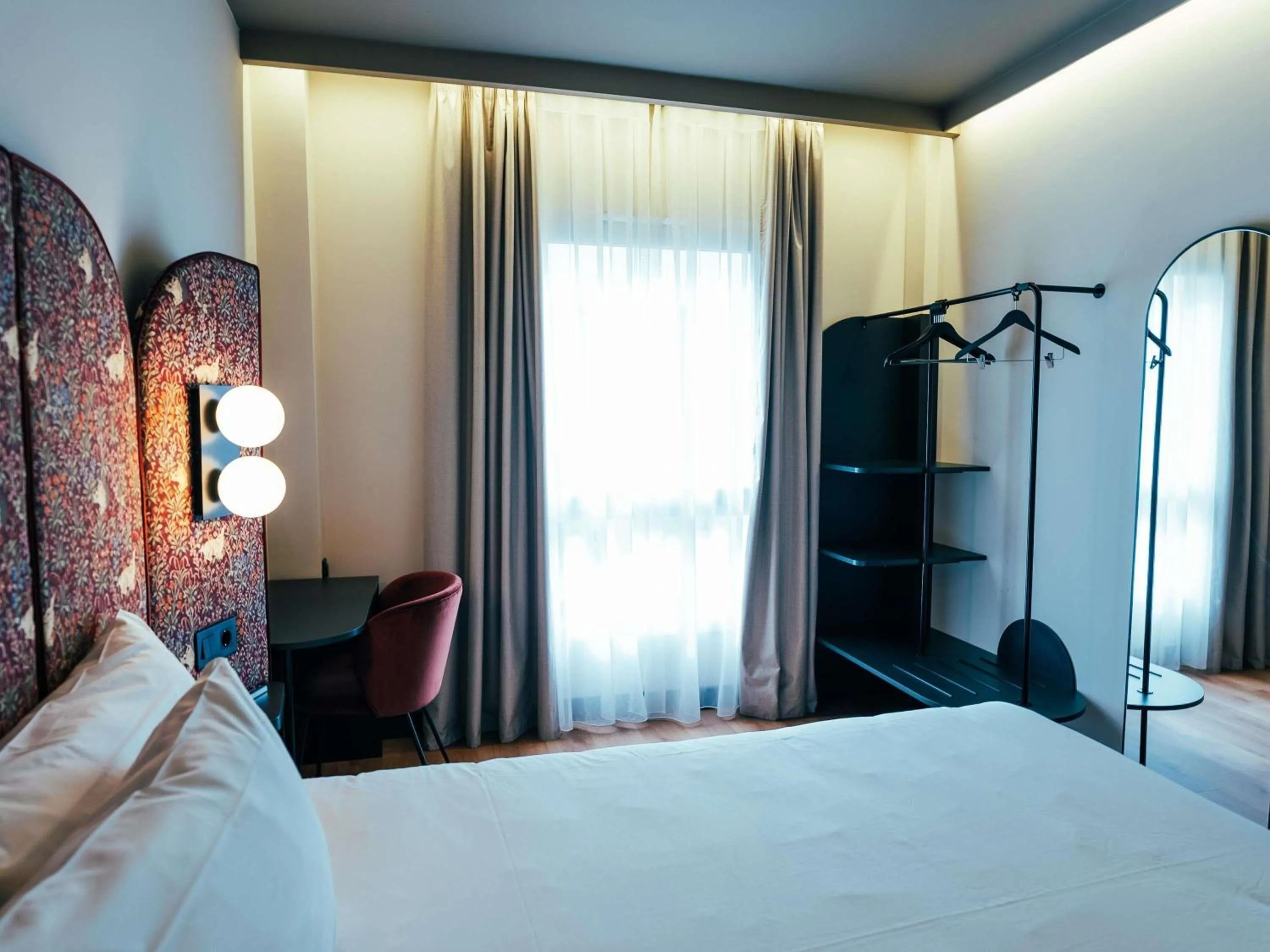 Bedroom, Bed in Ibis Styles Madrid Centro Maravillas