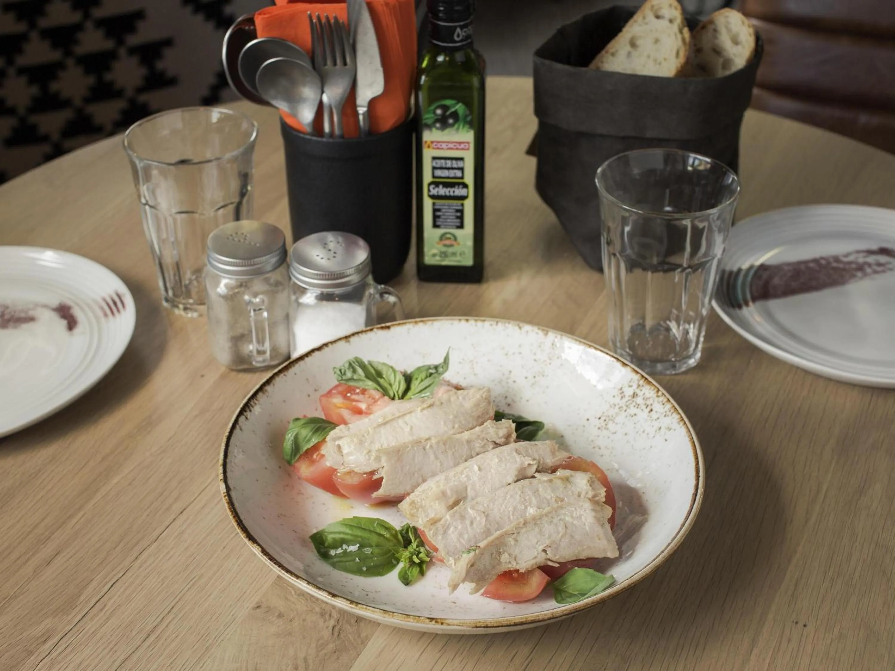 Lounge or bar in Ibis Madrid Fuenlabrada