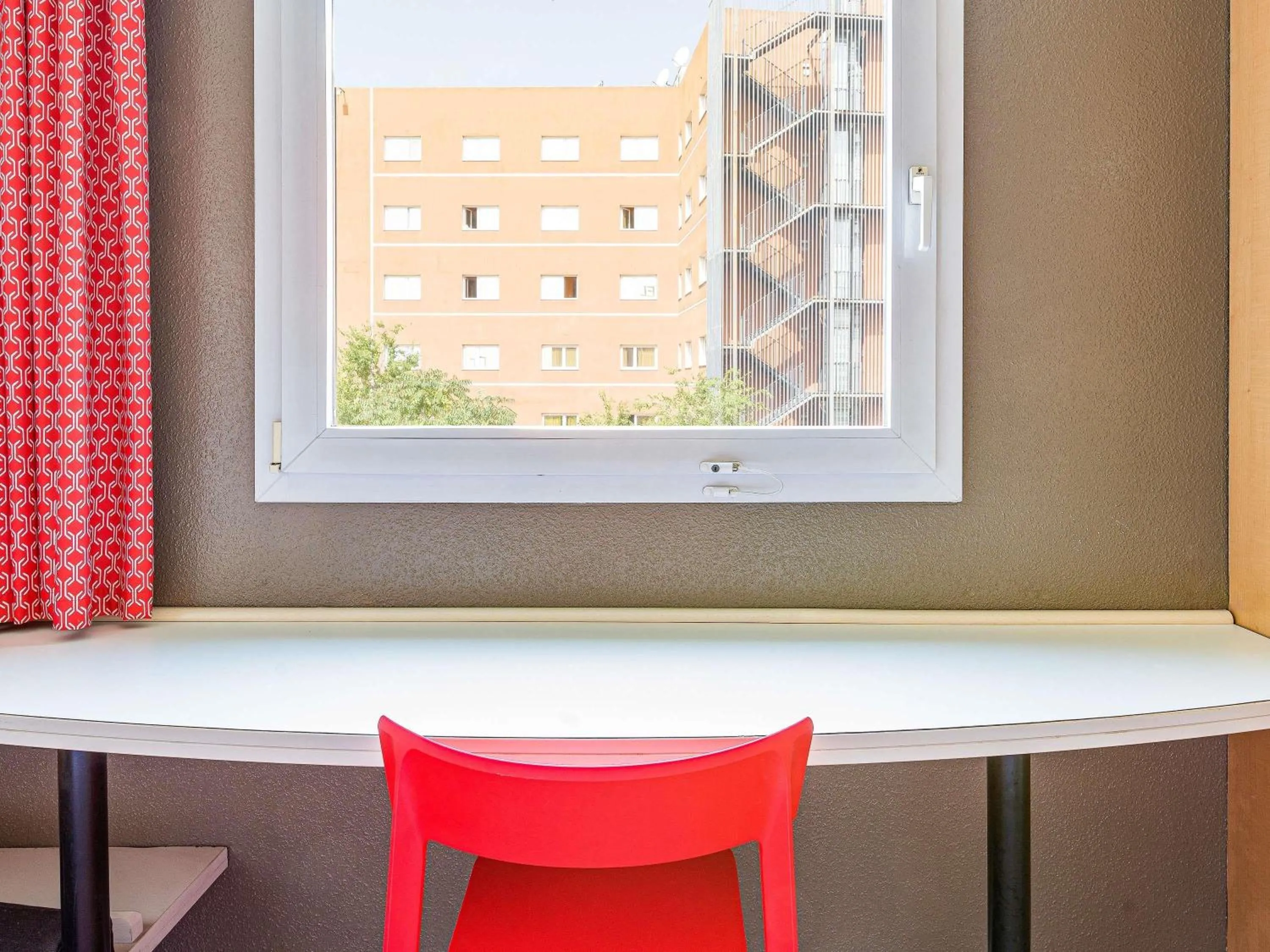 Bedroom in Ibis Madrid Fuenlabrada