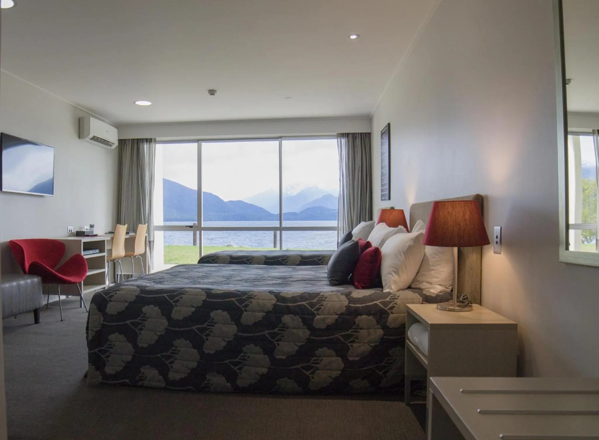 Bed in Marakura Deluxe Motel