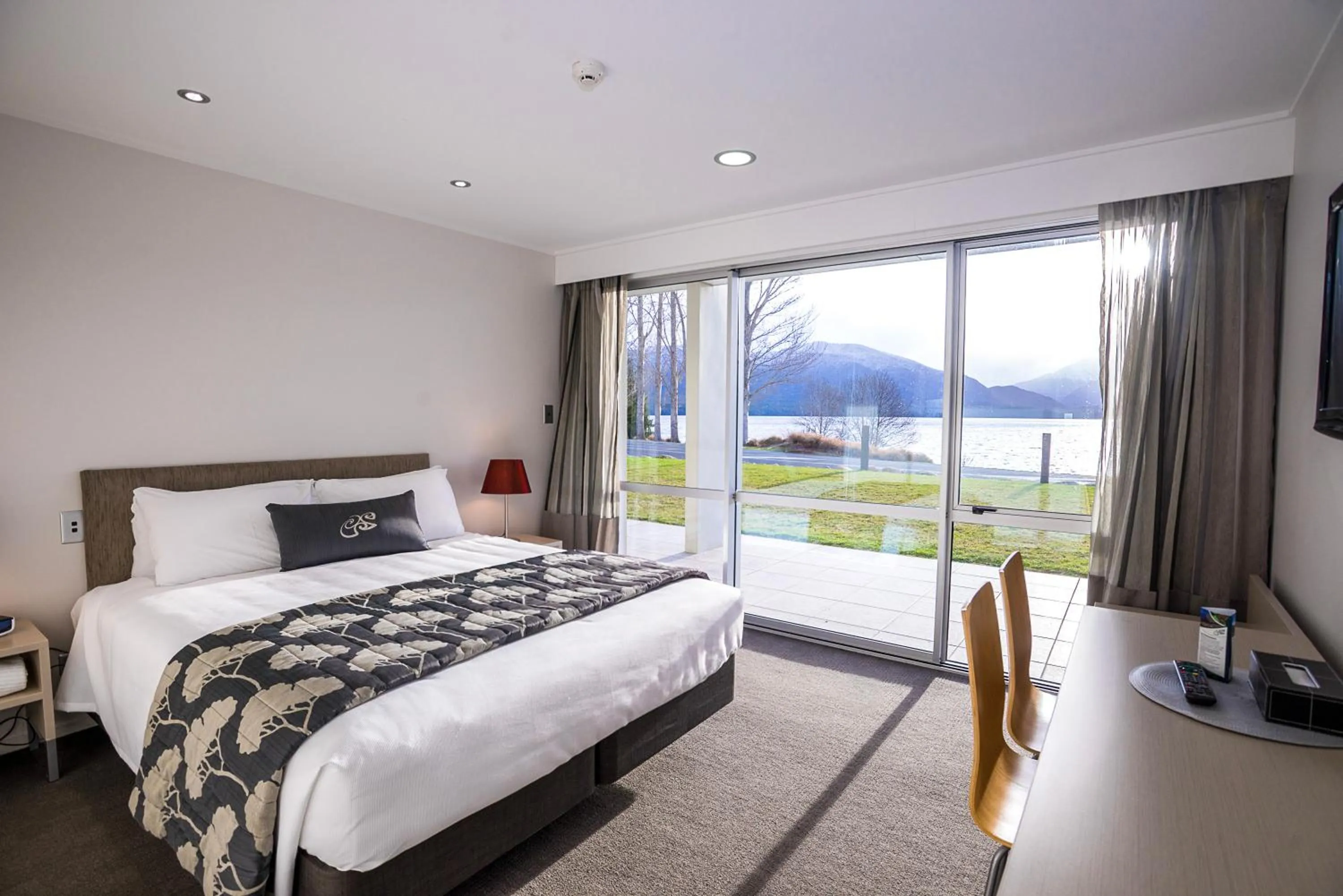 Bed in Marakura Deluxe Motel